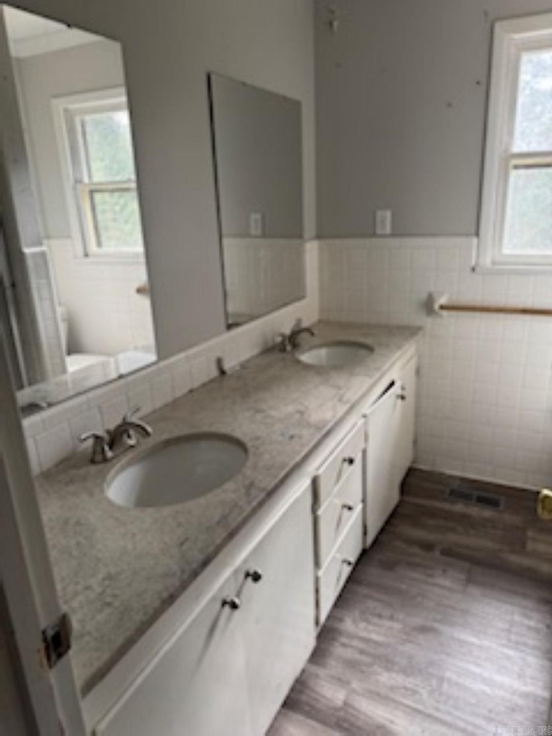 980 Woodcrest Rd Property Photo 14