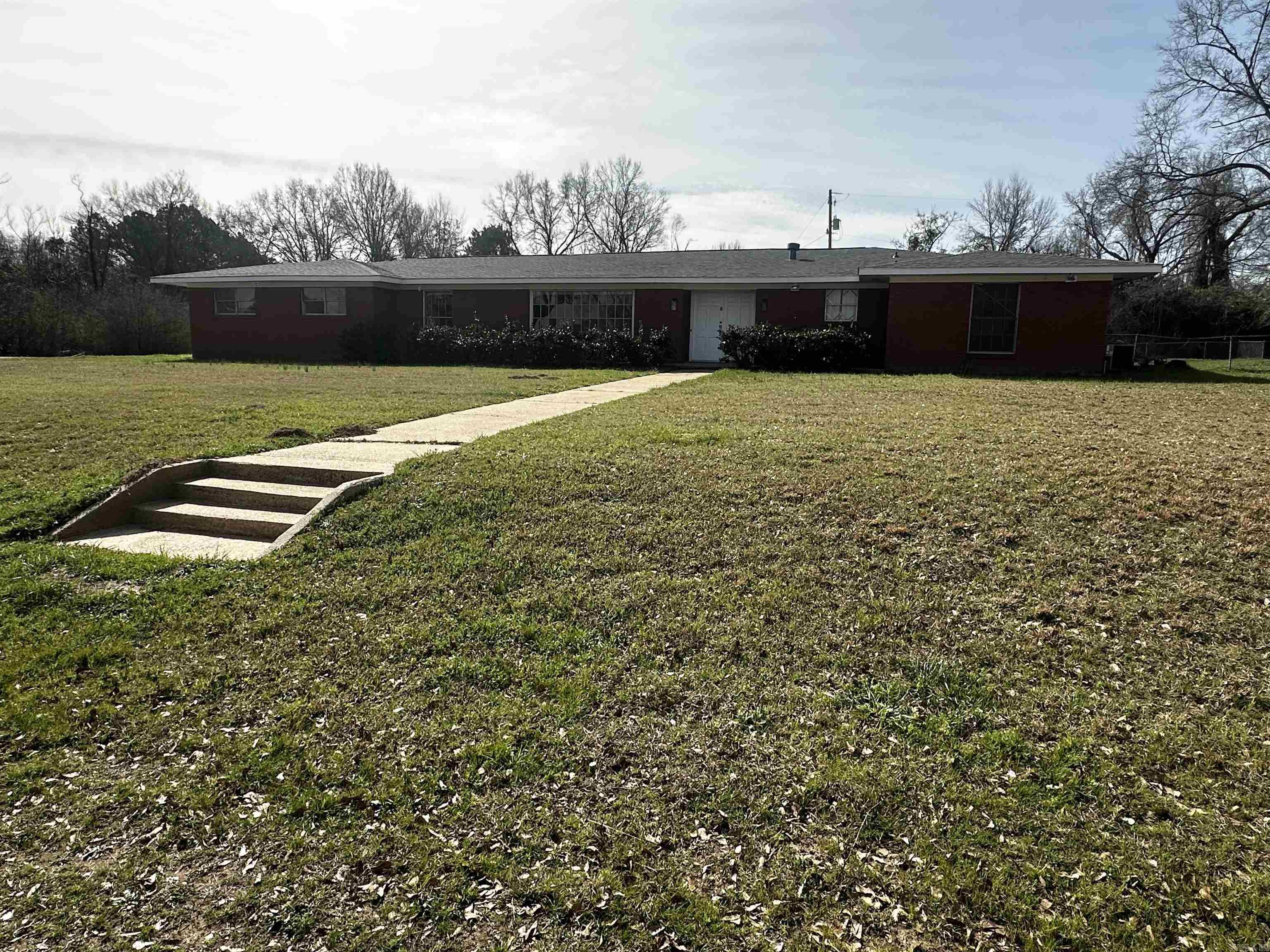 1408 E Main St. Property Photo 2