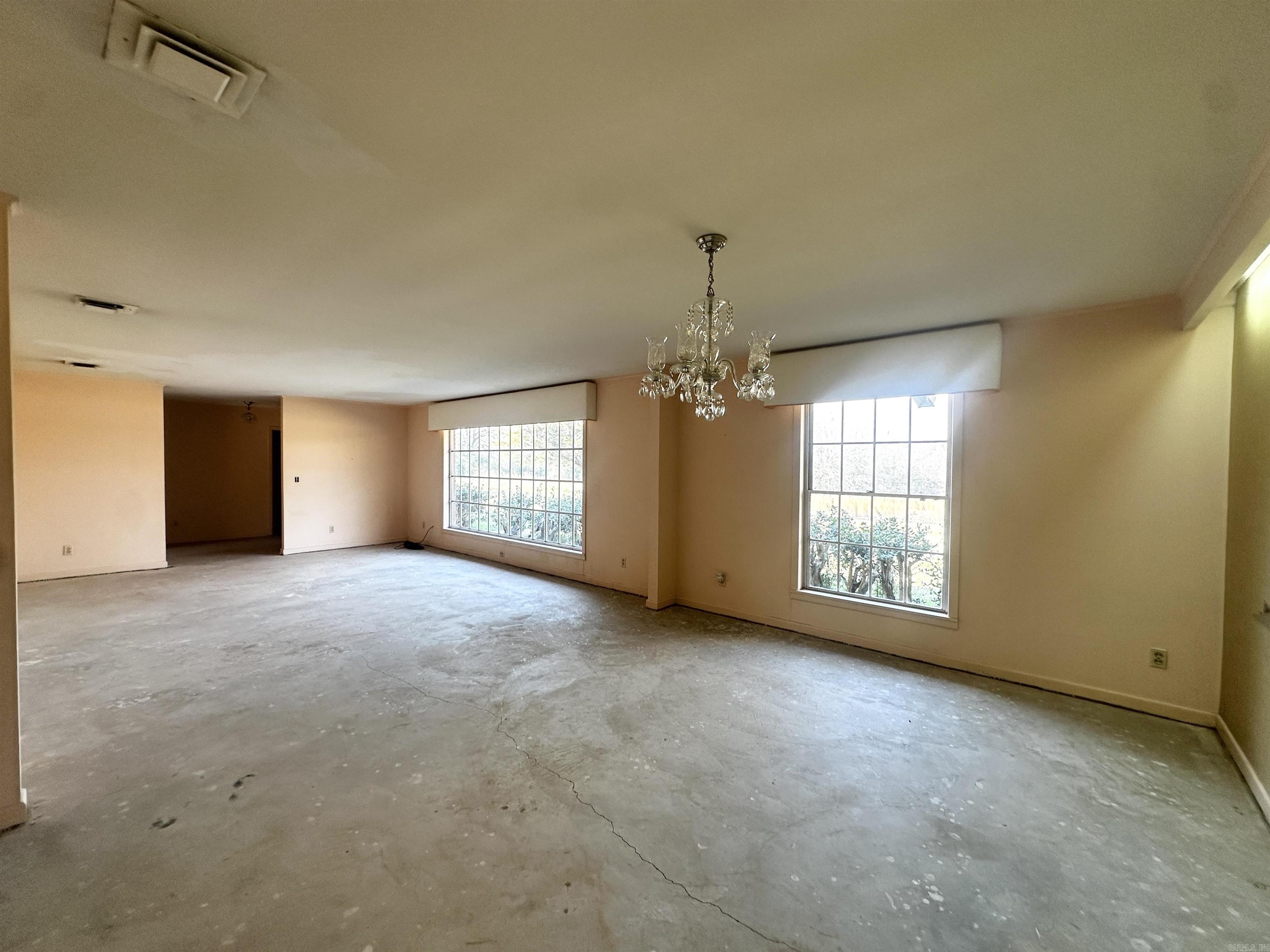 1408 E Main St. Property Photo 6