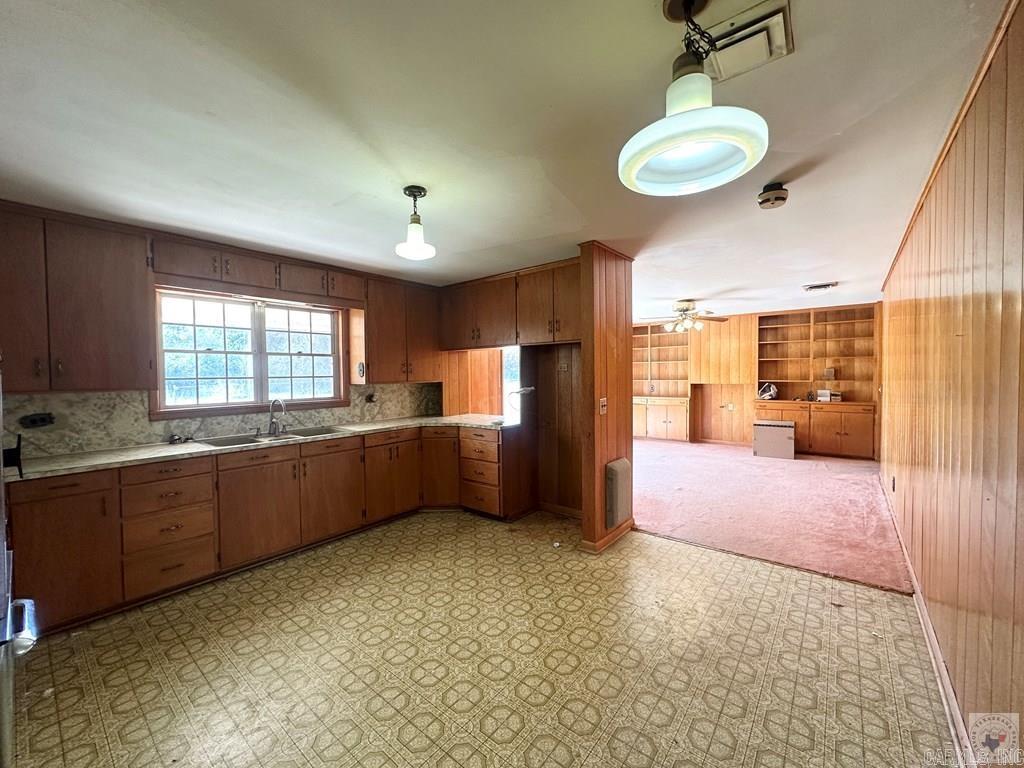 1408 E Main St. Property Photo 8