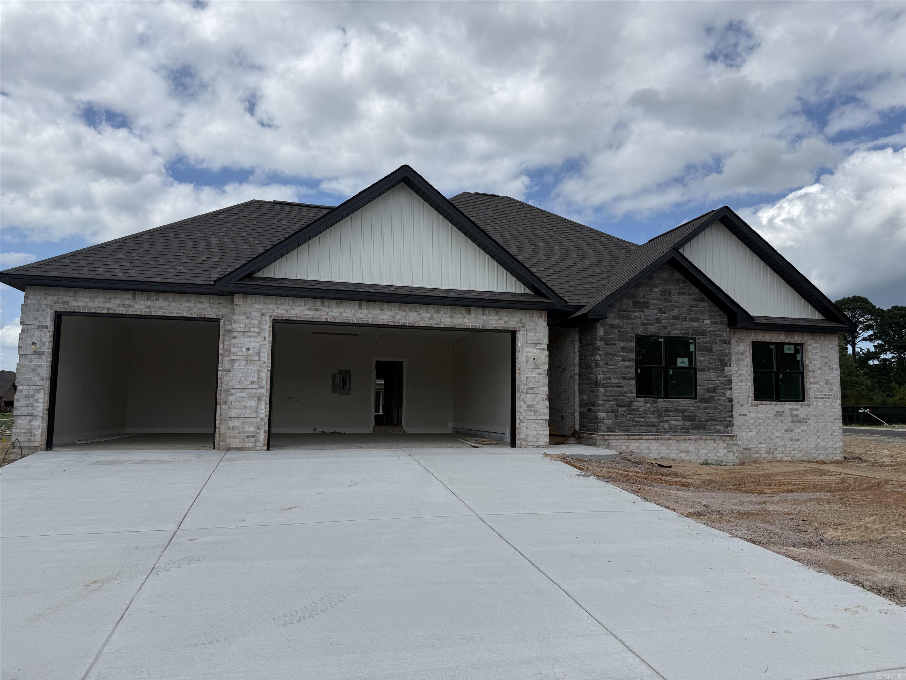 155 Riverstone Loop Property Photo 1