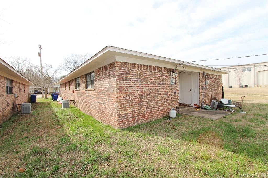 Oliver-bradley (3 Duplexes) Property Photo 3