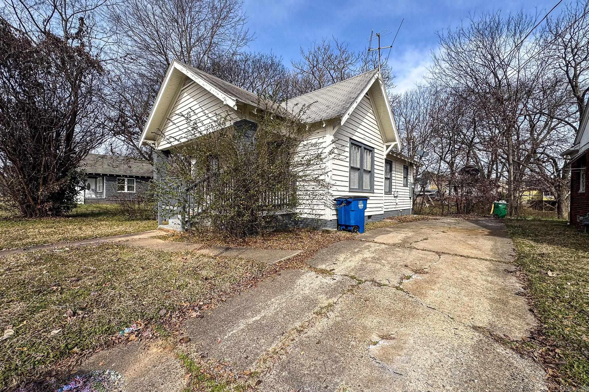 207 E 21st Street Property Photo 3