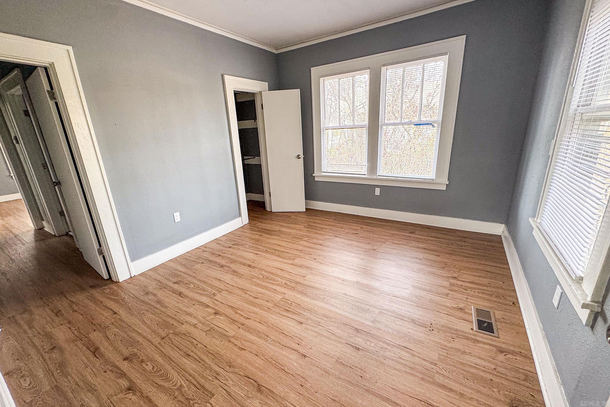 207 E 21st Street Property Photo 7