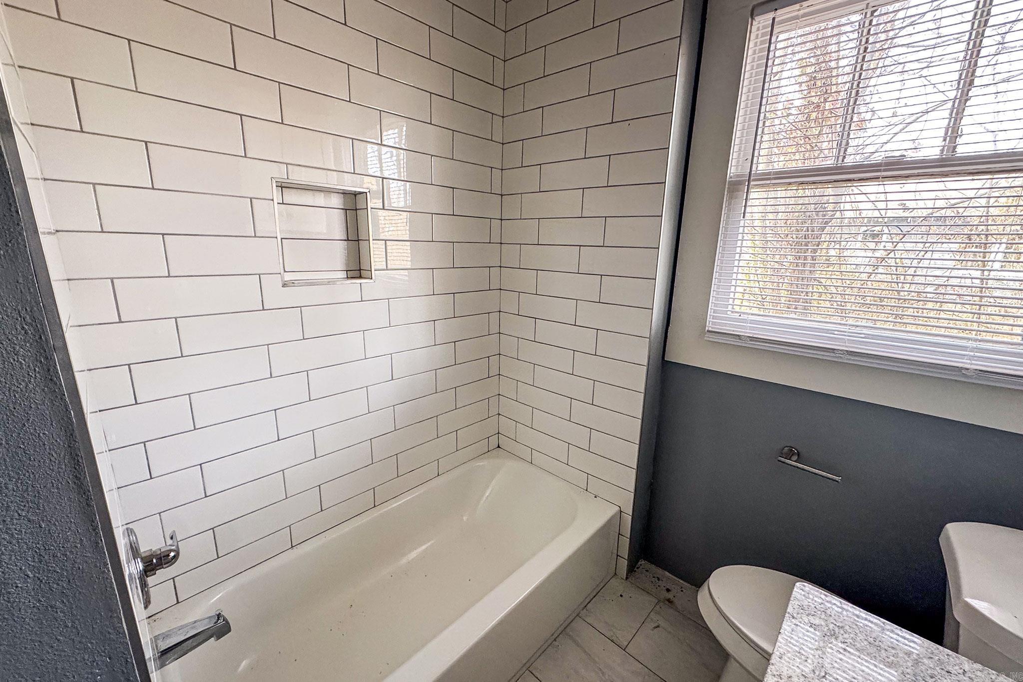 207 E 21st Street Property Photo 10