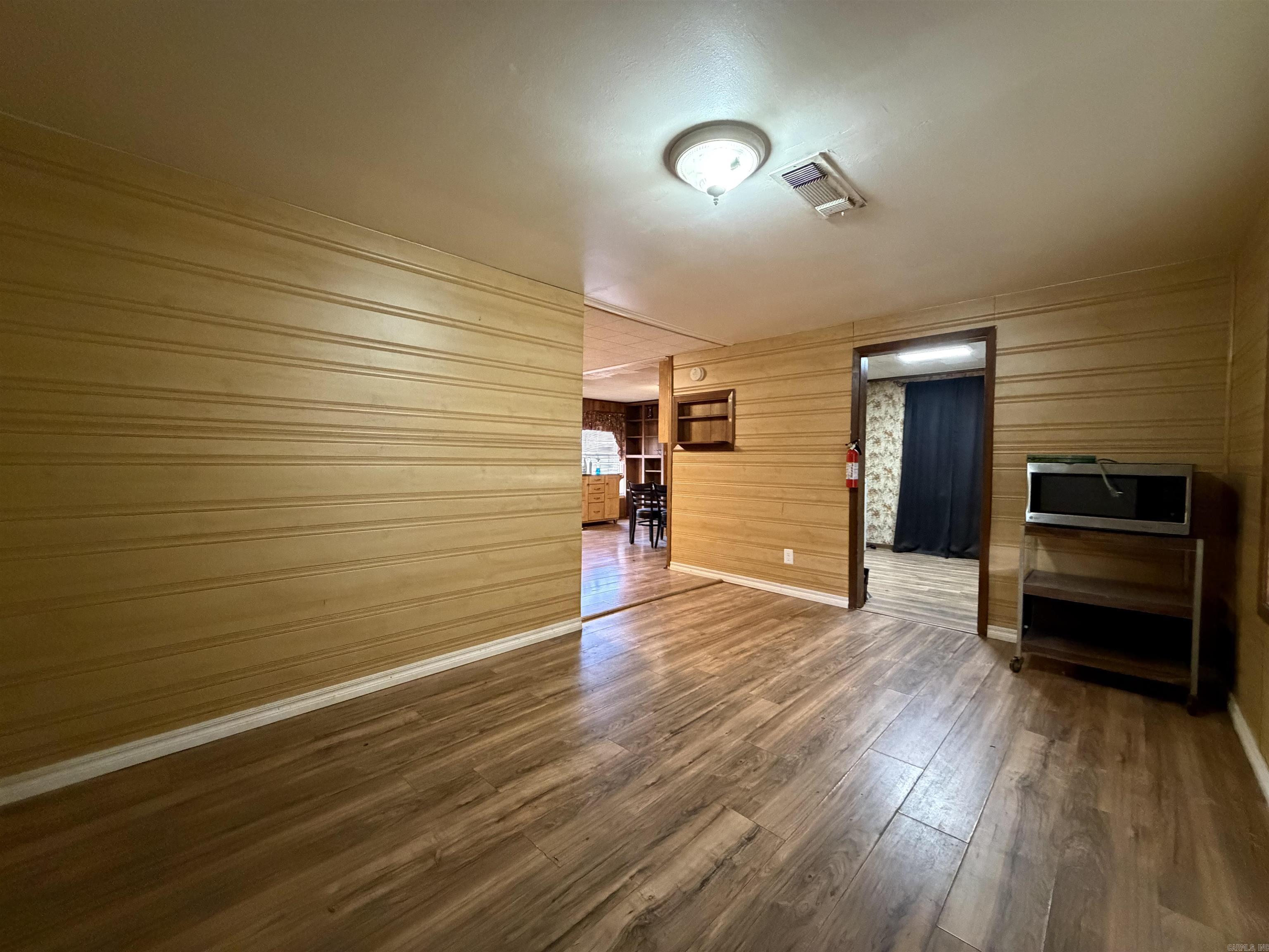 110 N Peach Property Photo 2