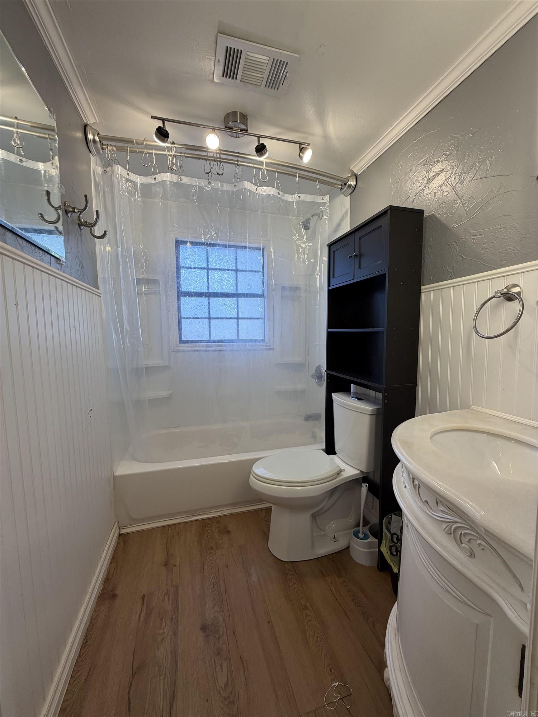 110 N Peach Property Photo 6