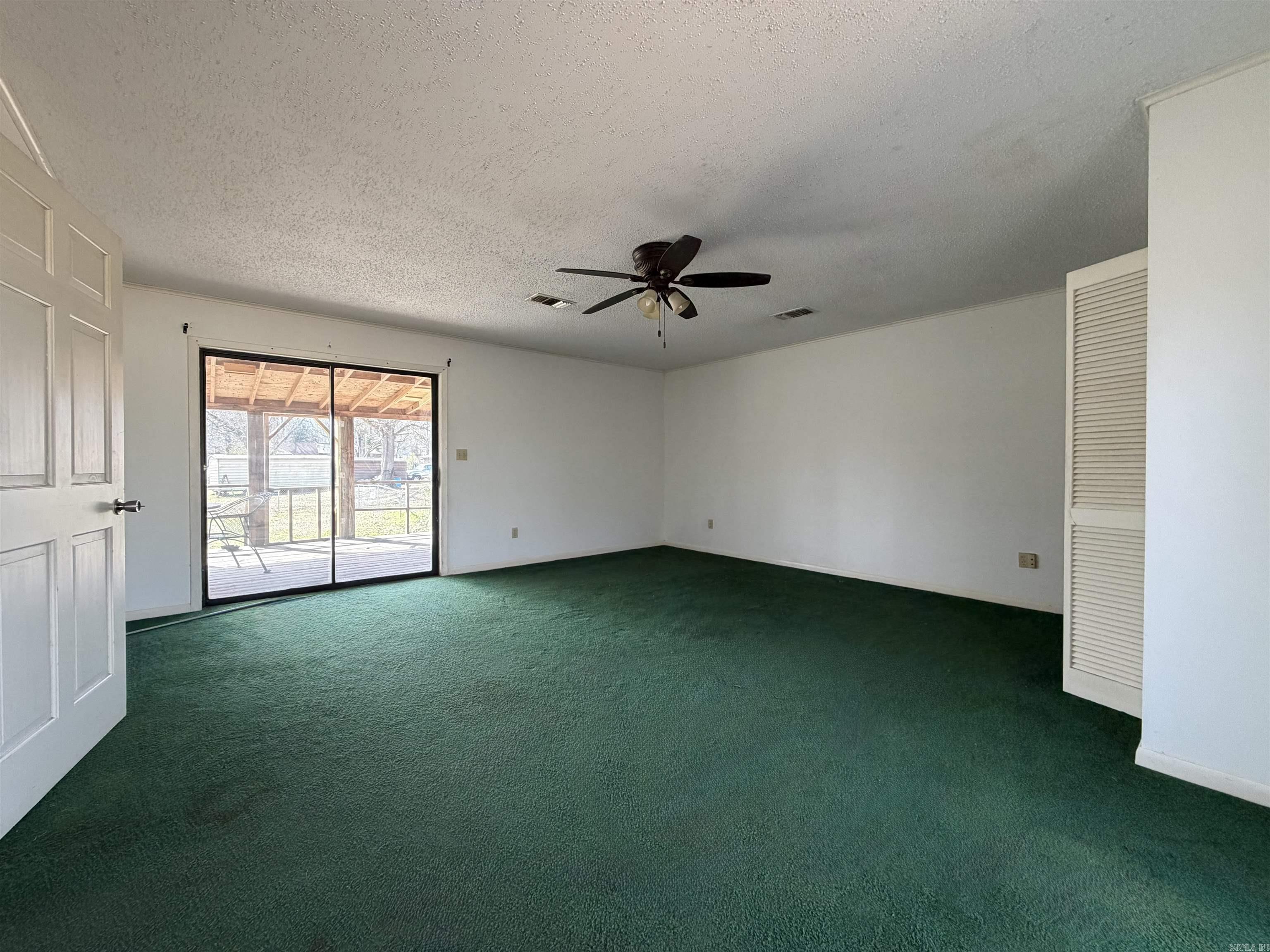 110 N Peach Property Photo 12