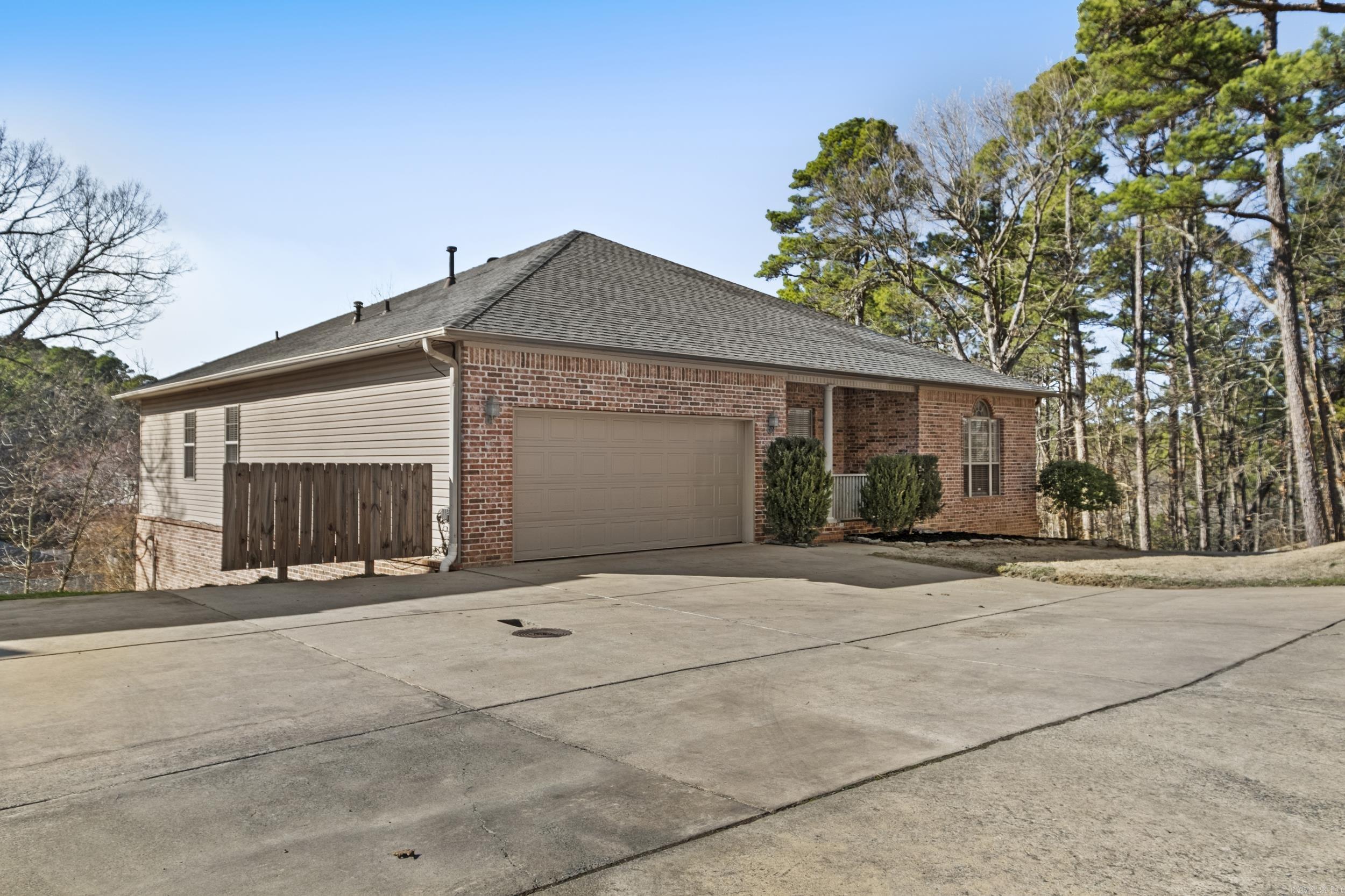 2211 Westport Loop Property Photo 2