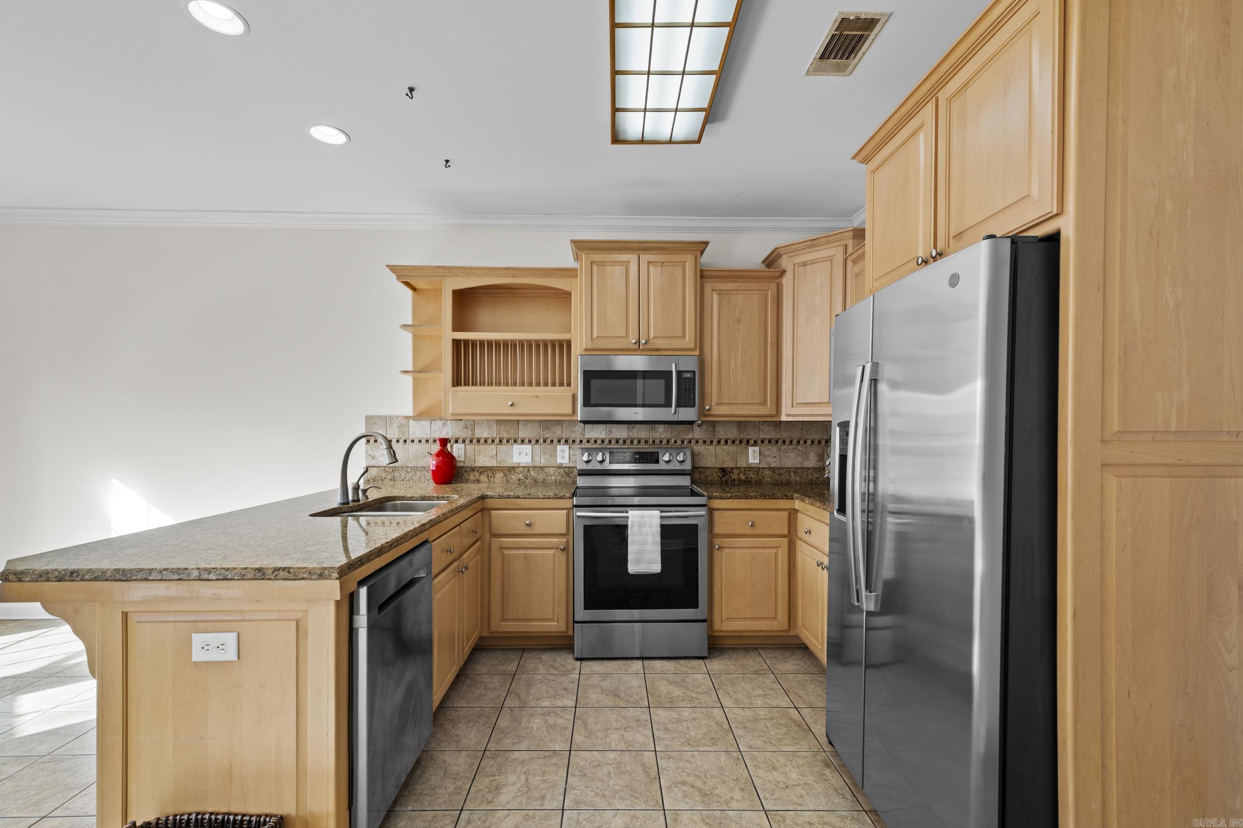 2211 Westport Loop Property Photo 11