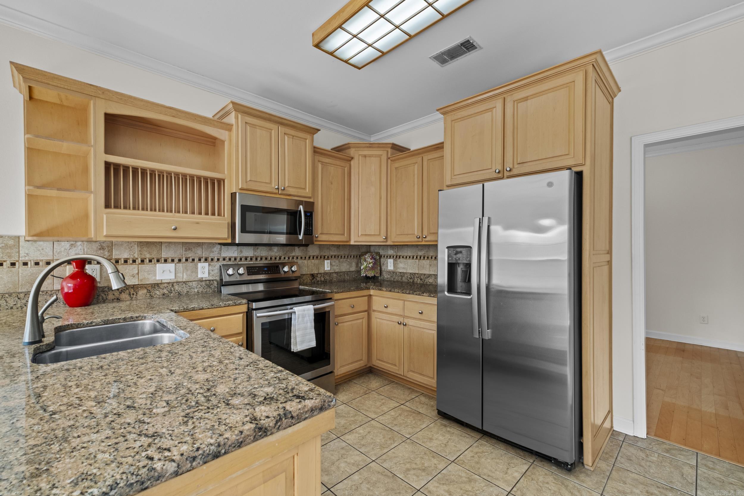2211 Westport Loop Property Photo 12