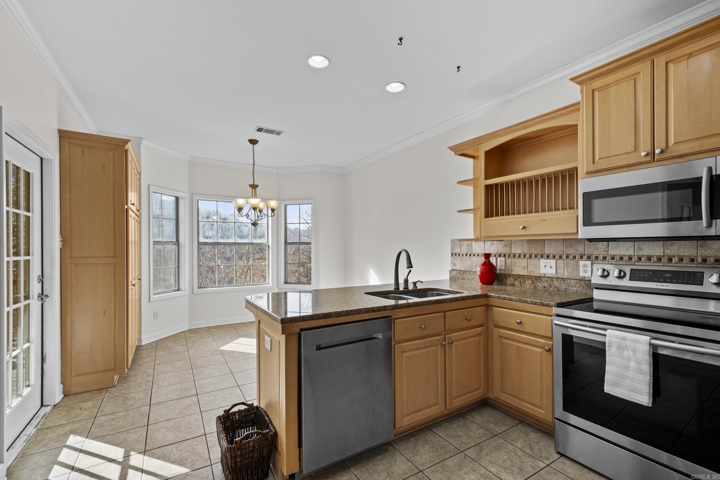 2211 Westport Loop Property Photo 13
