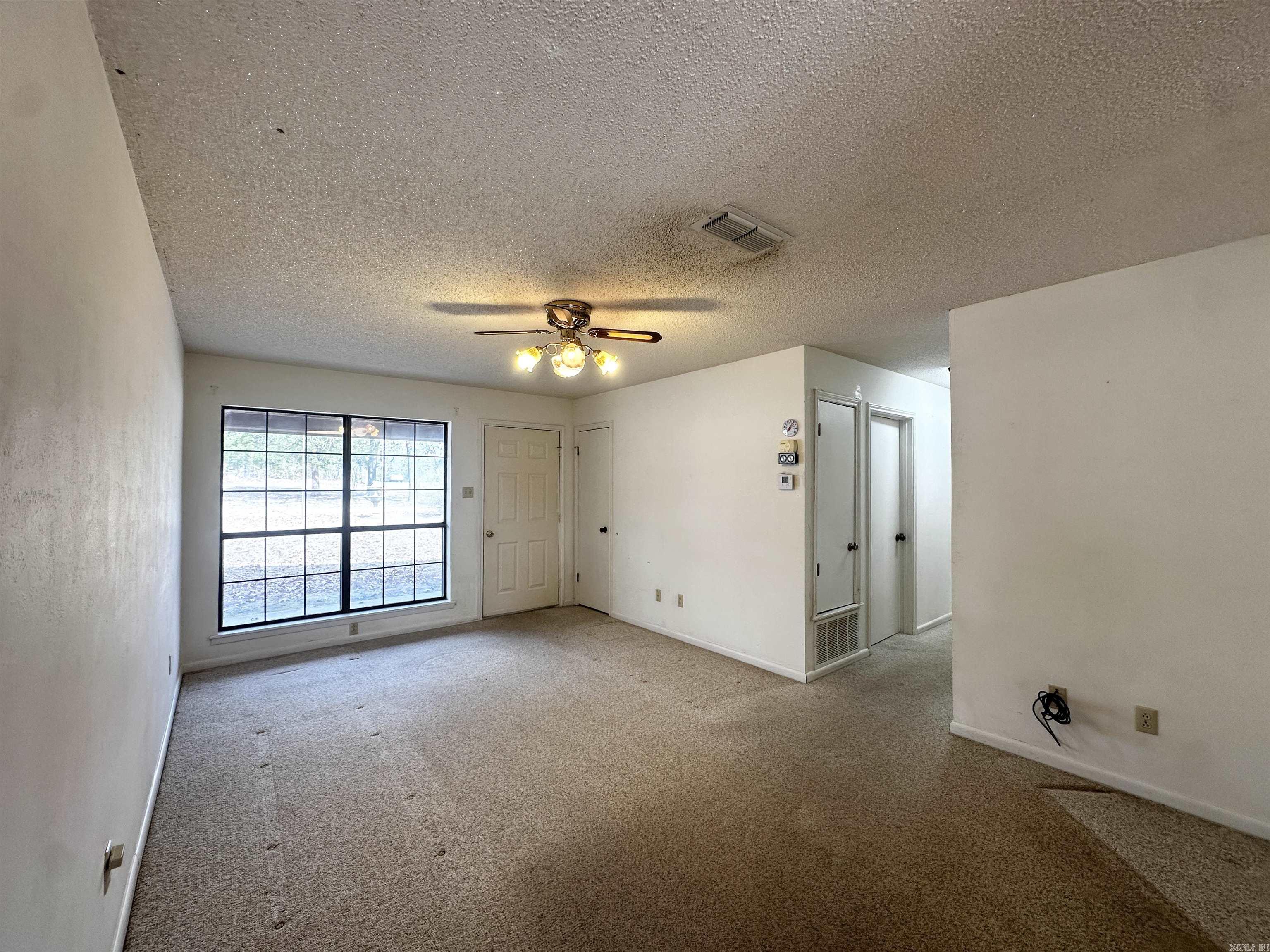 507 Oak Trail Property Photo 4