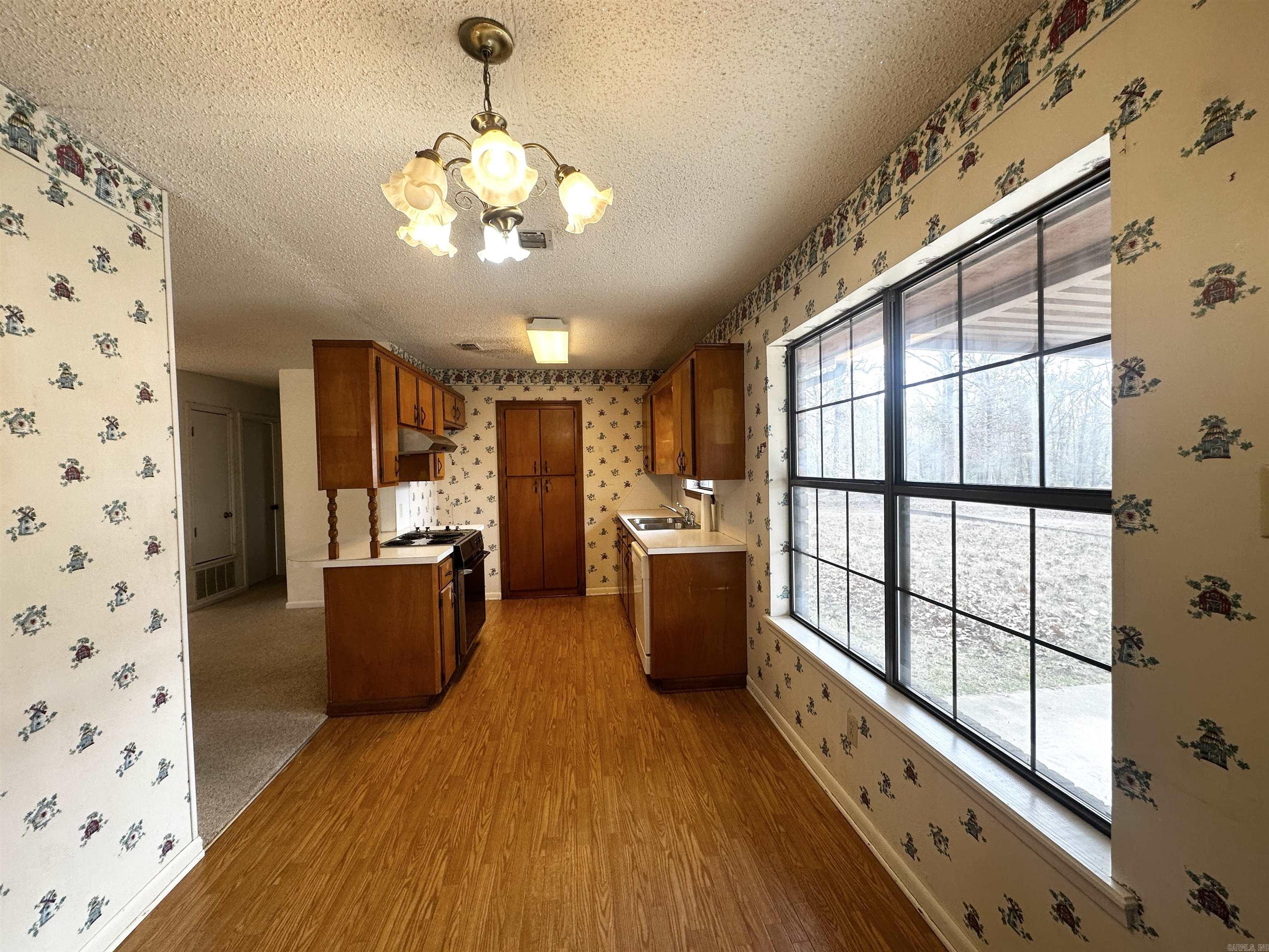 507 Oak Trail Property Photo 5