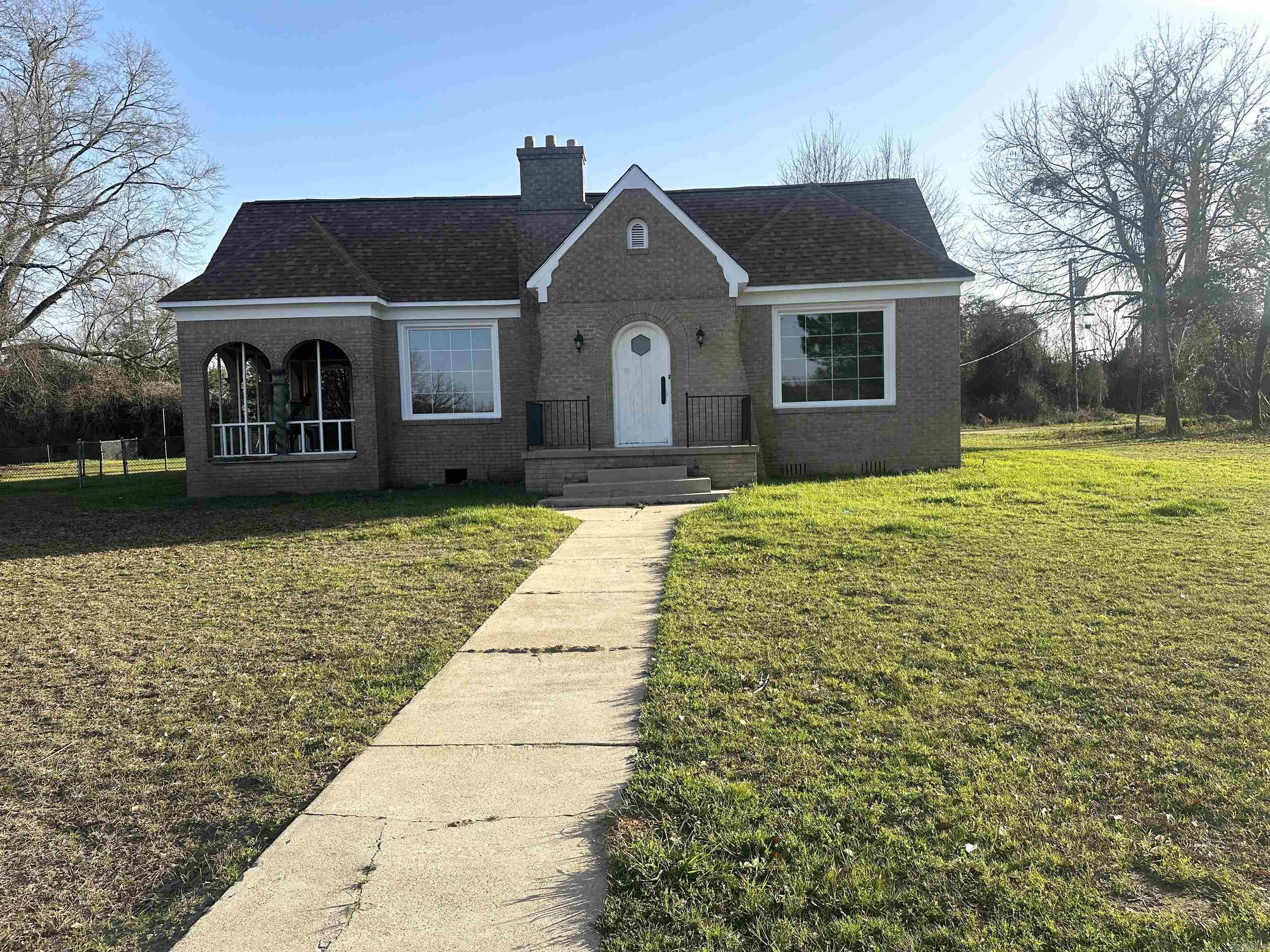 1406 E Main St. Property Photo 1