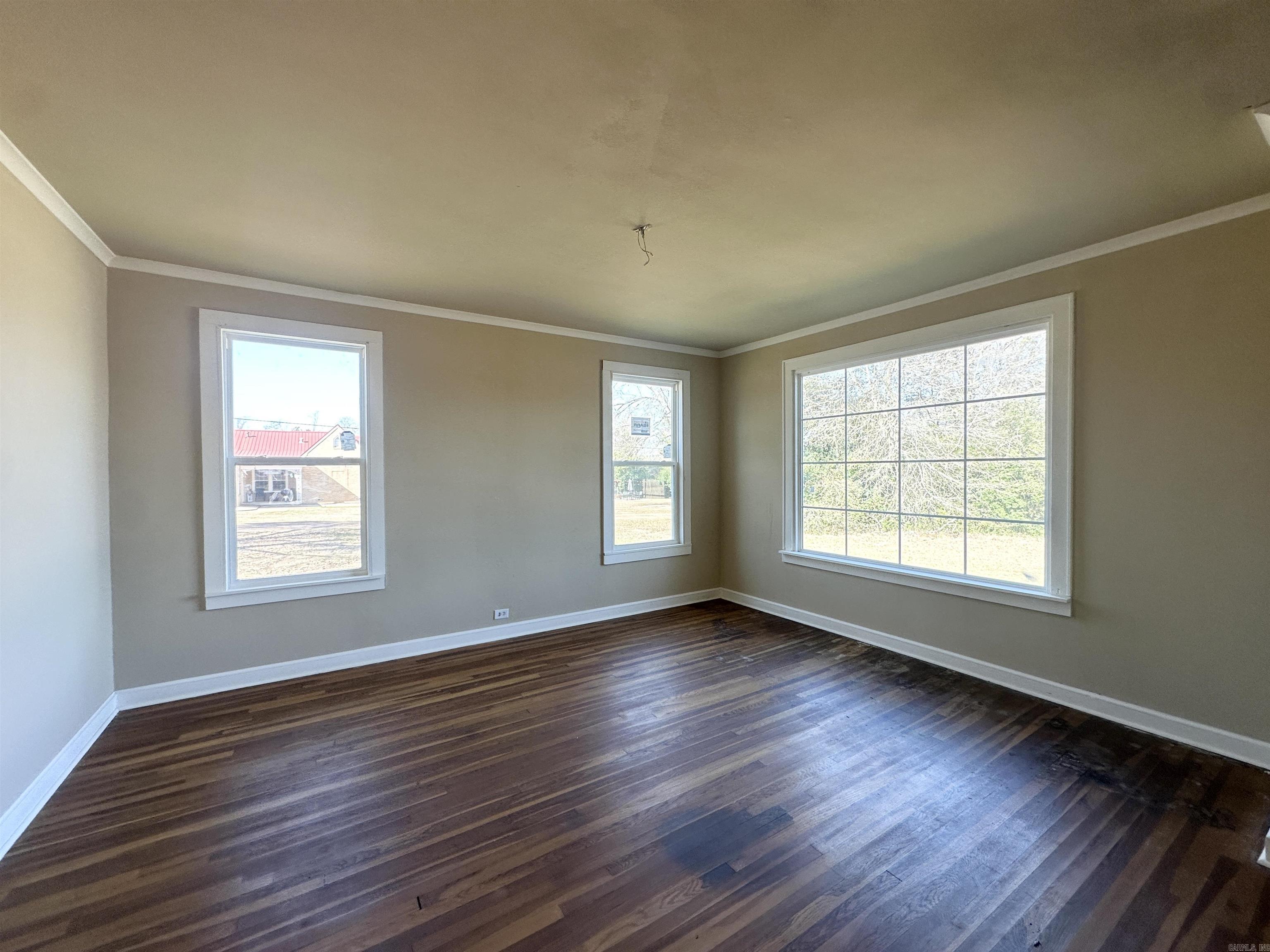 1406 E Main St. Property Photo 7