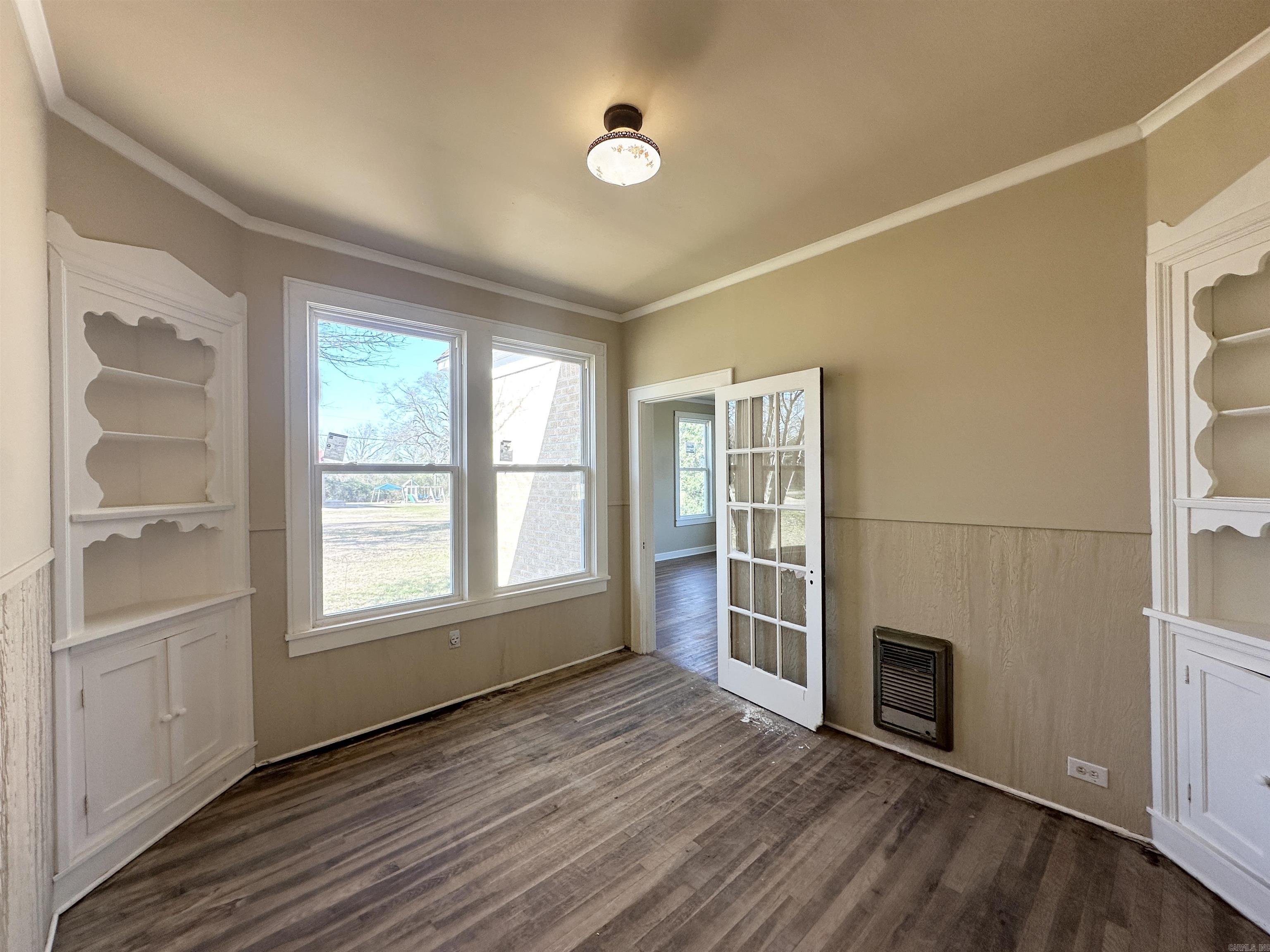1406 E Main St. Property Photo 9