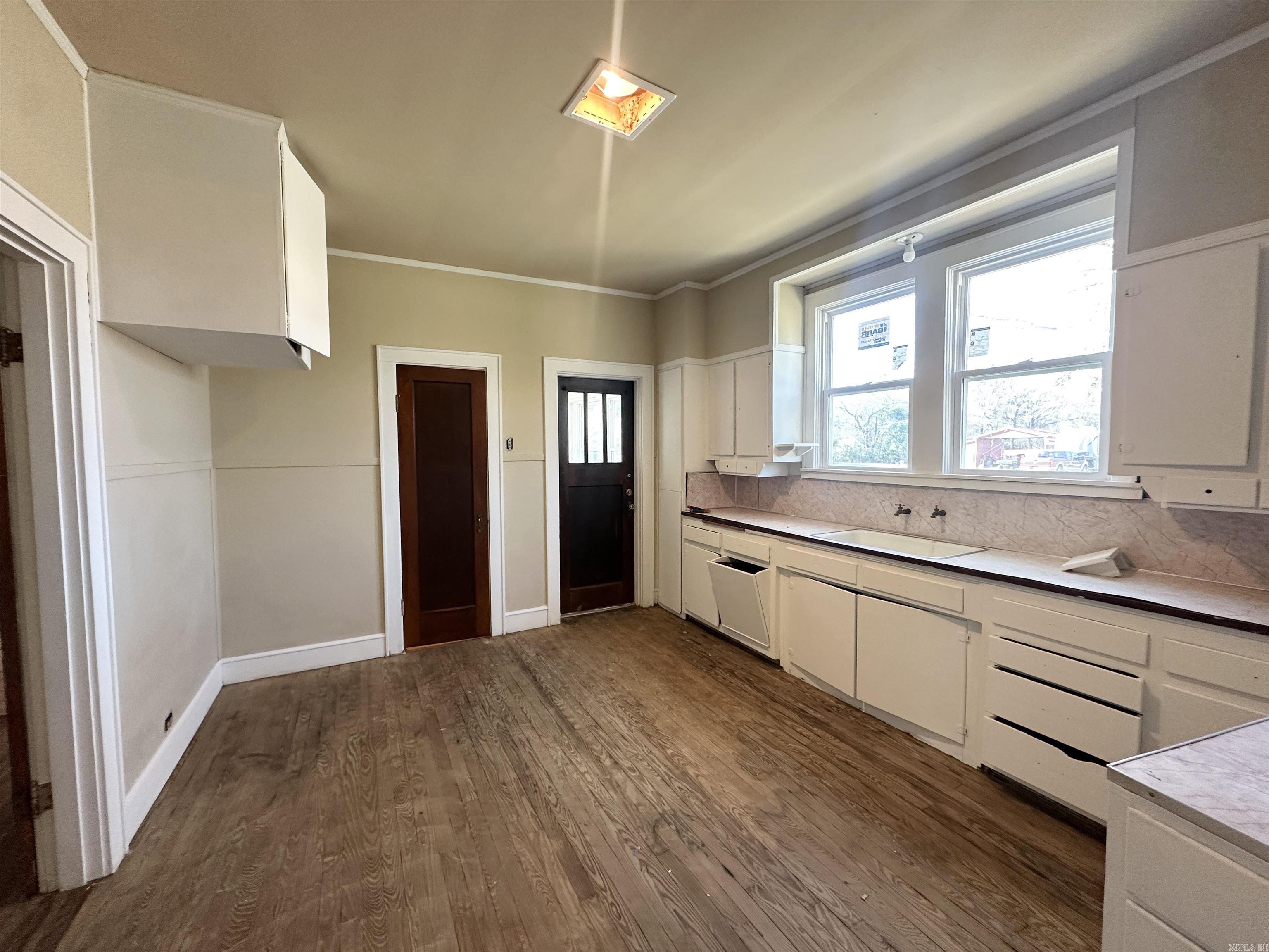 1406 E Main St. Property Photo 11