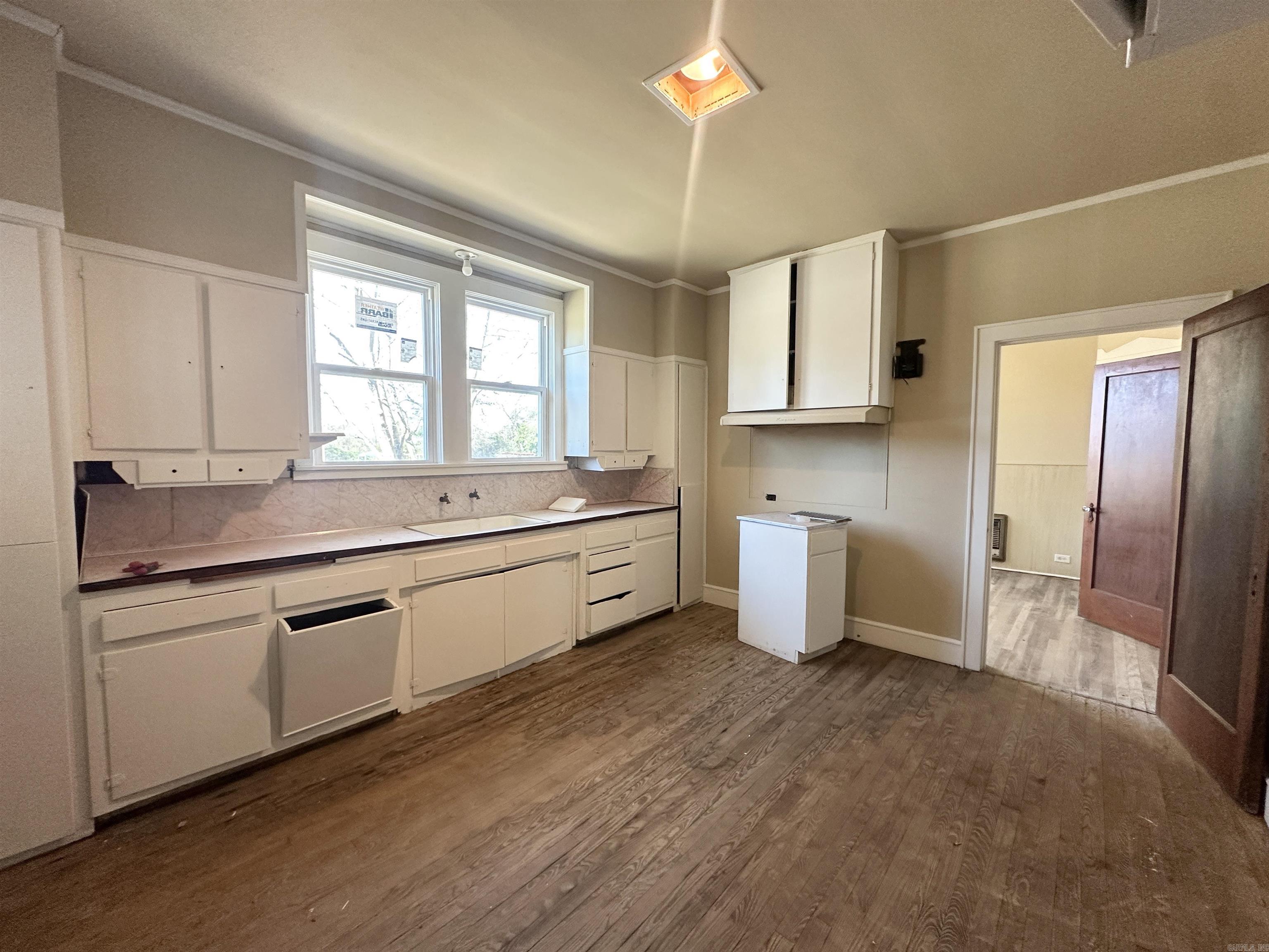 1406 E Main St. Property Photo 12
