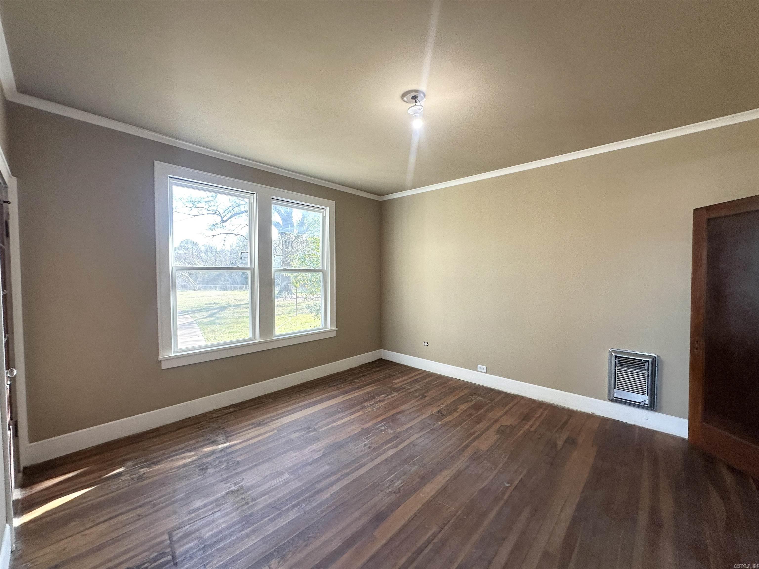 1406 E Main St. Property Photo 16