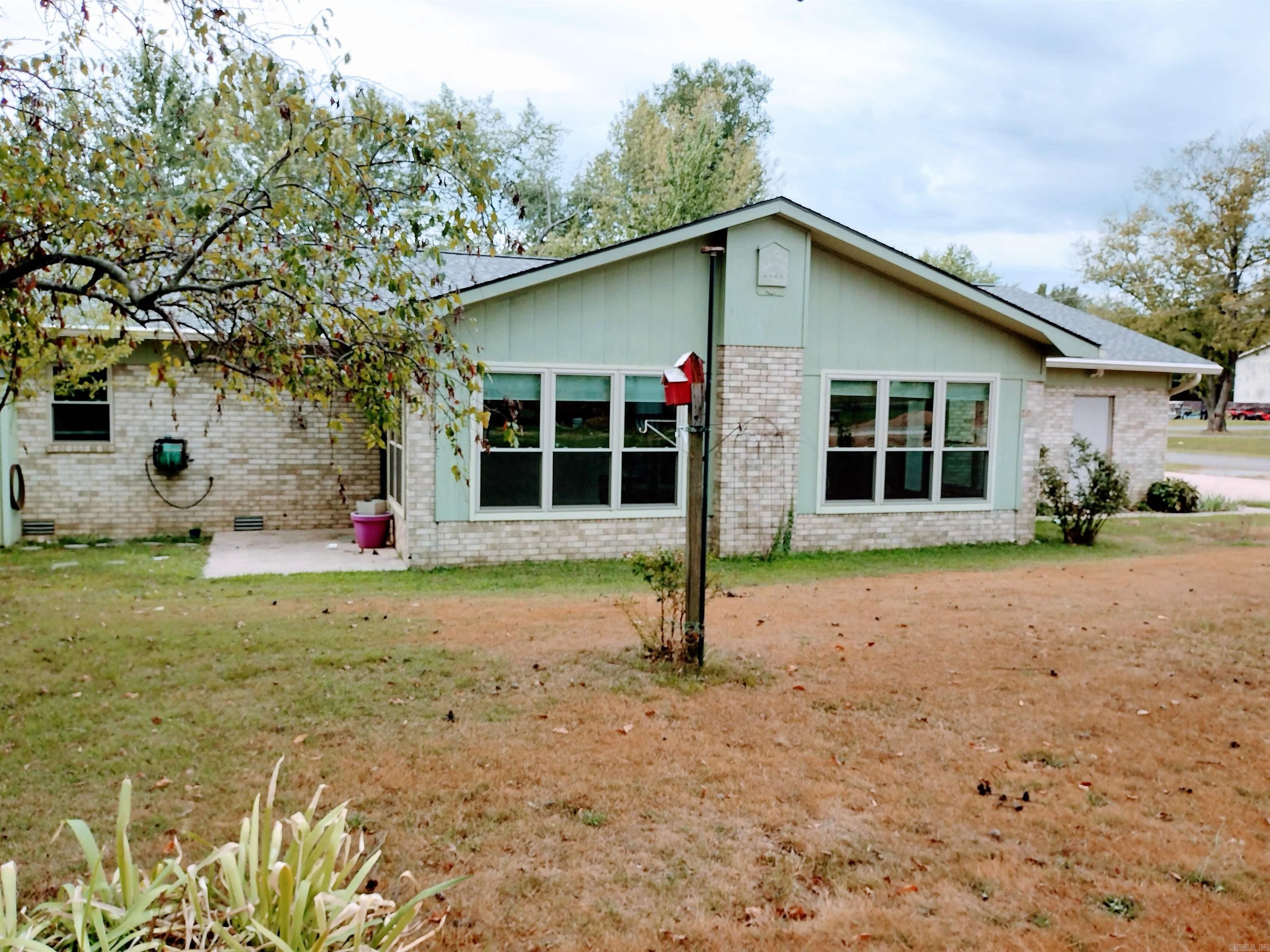 1502 Cynthia St Property Photo 6
