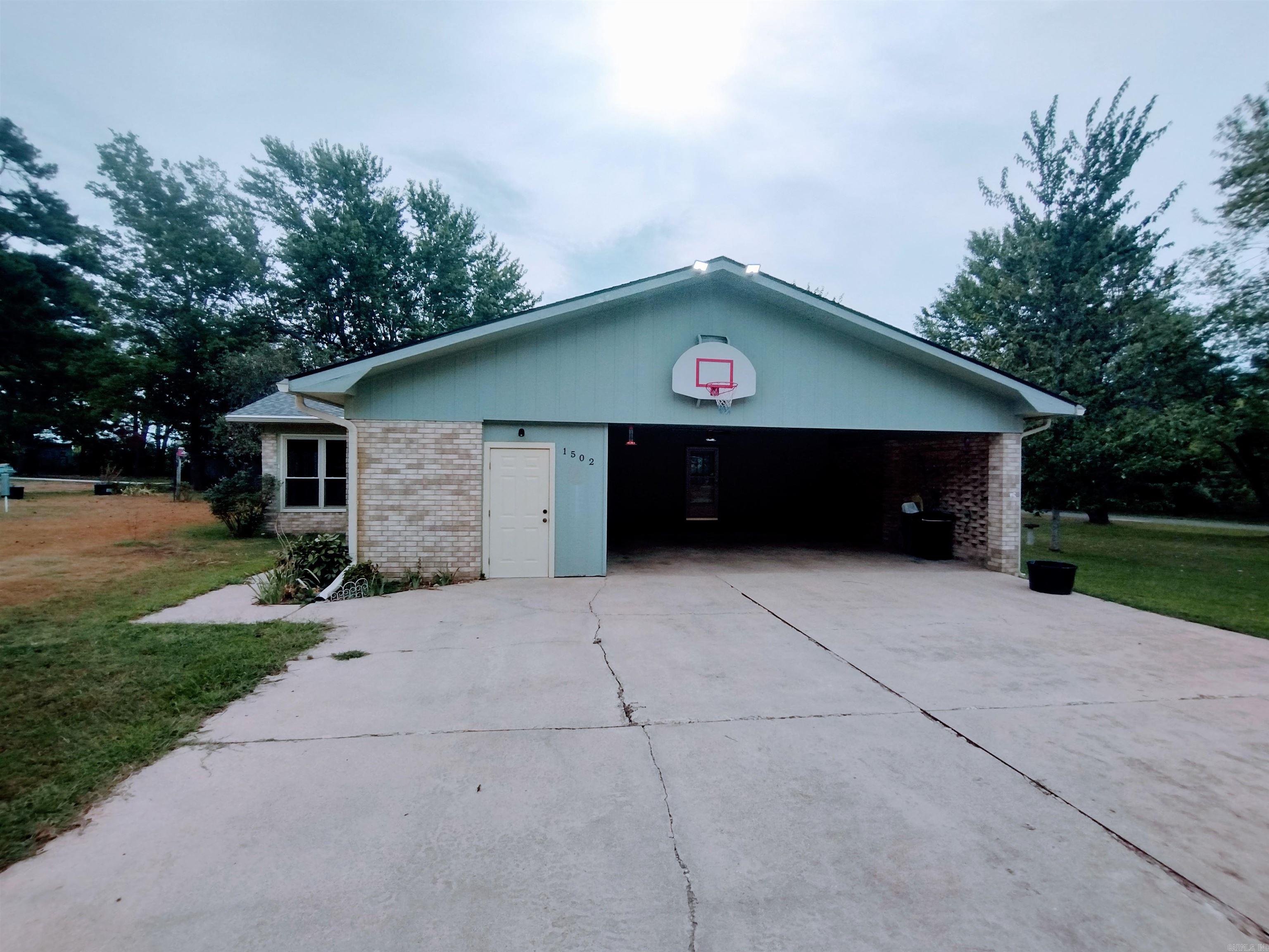 1502 Cynthia St Property Photo 8
