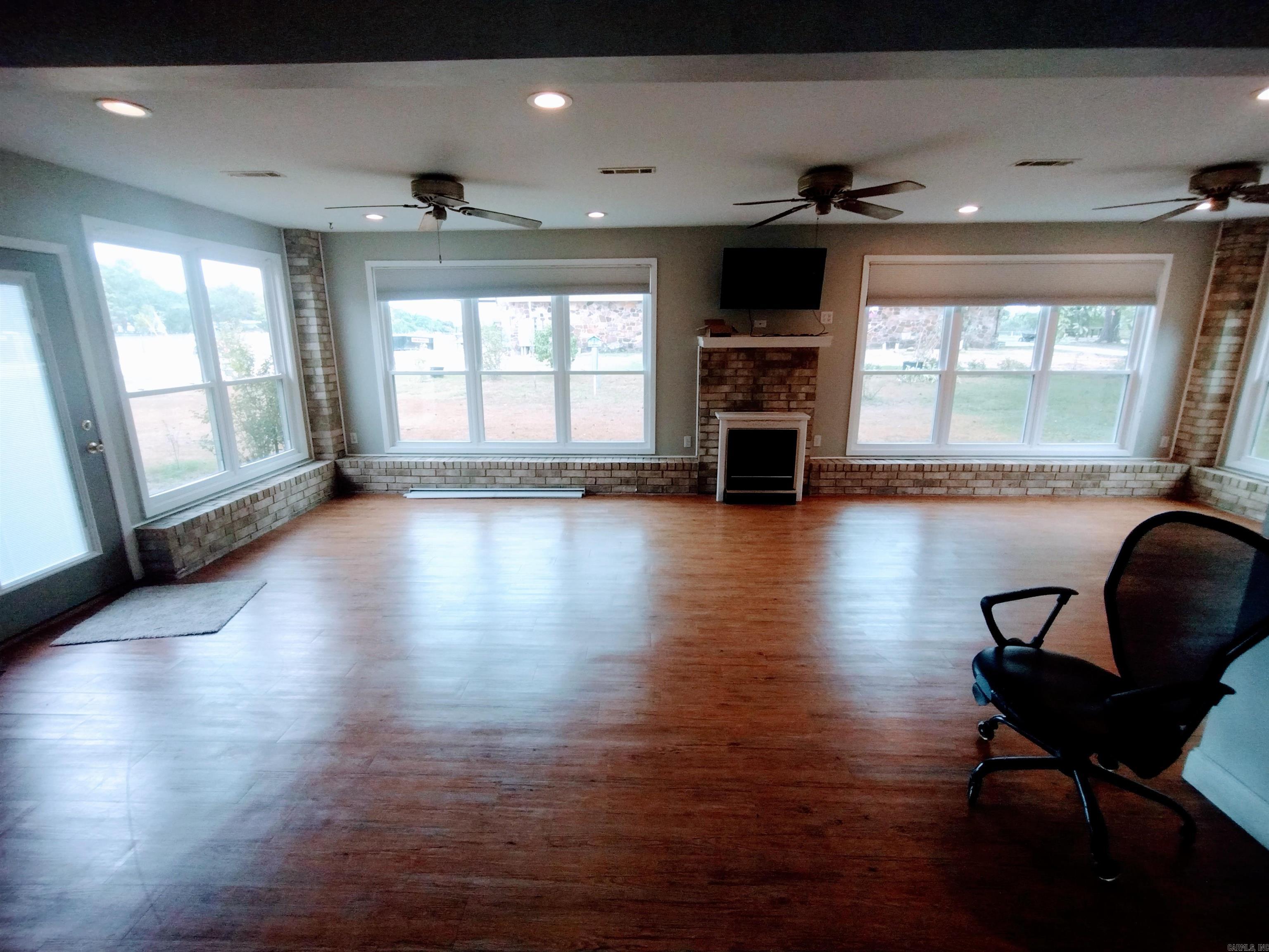1502 Cynthia St Property Photo 18