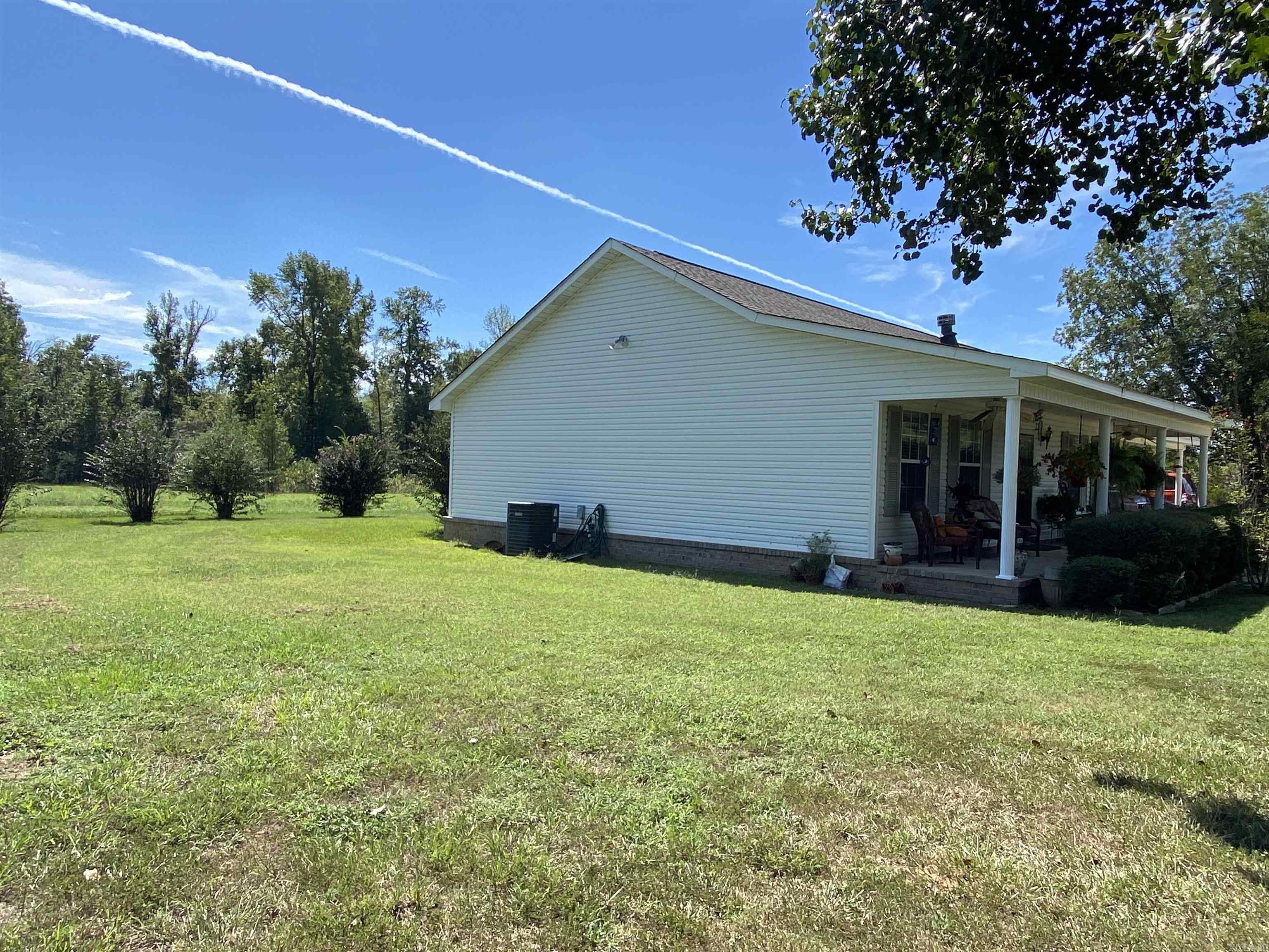 1805 Hwy 27 N Property Photo 2