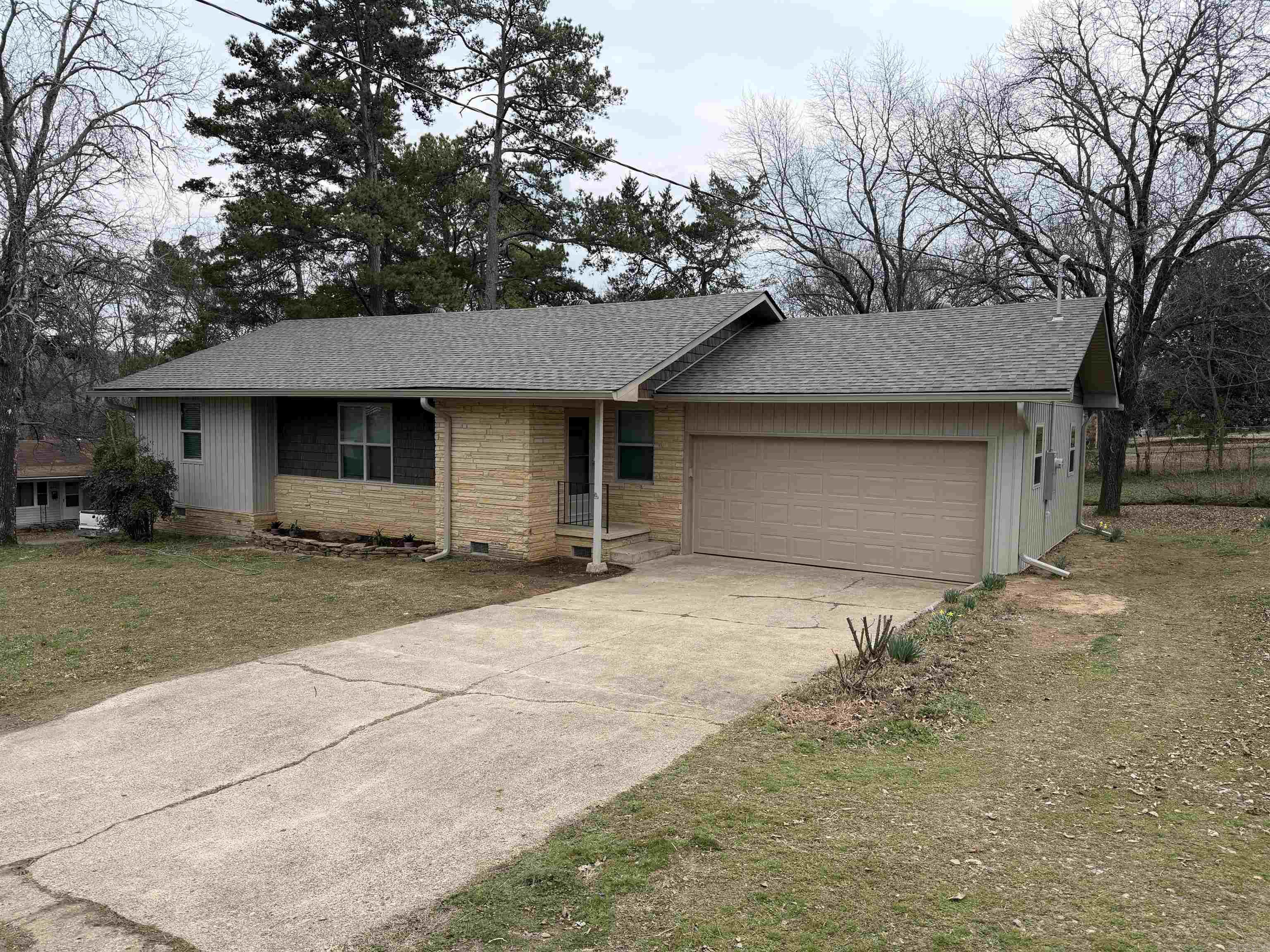 501 W North Street Property Photo 2