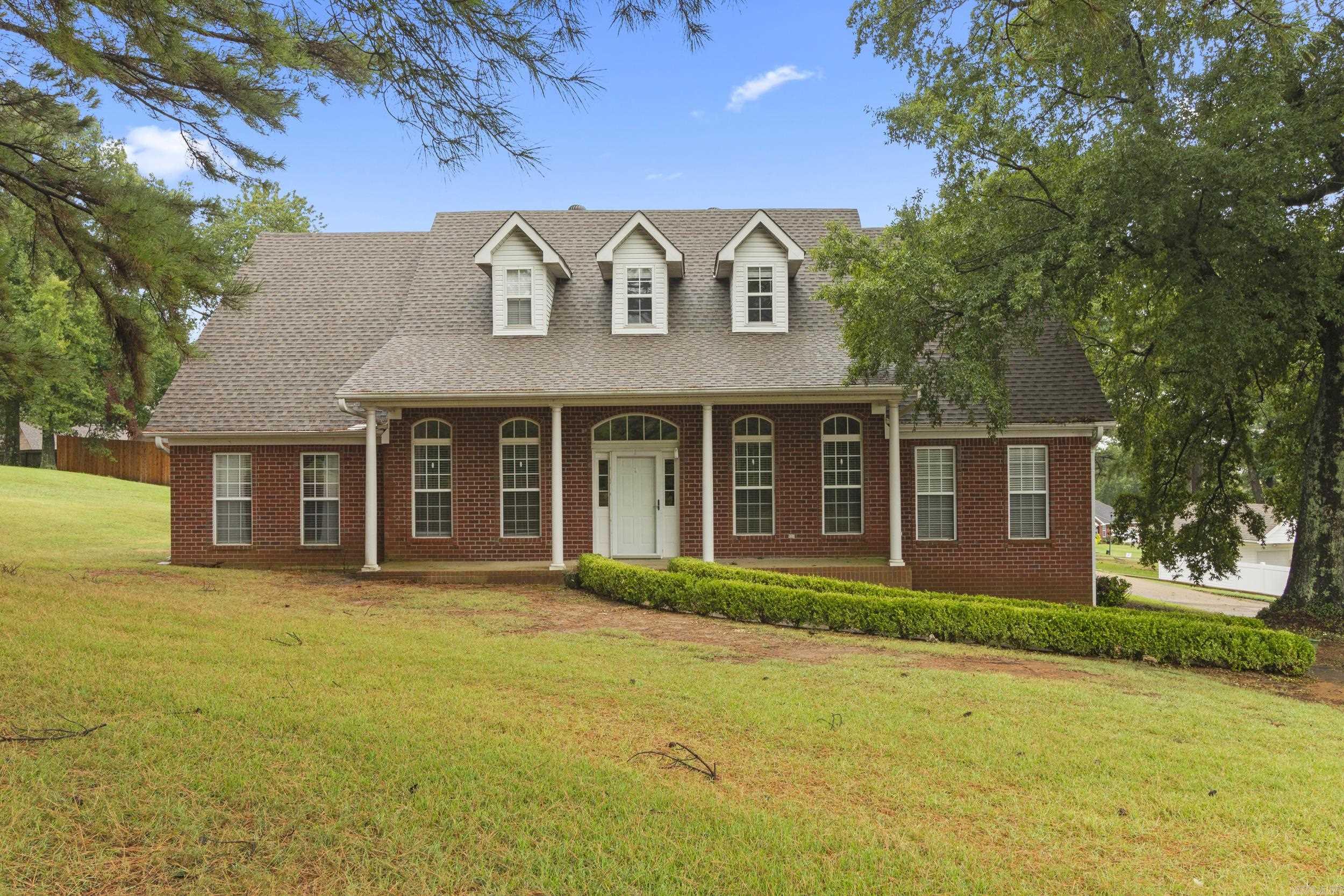 1321 E Martin Drive Property Photo 1