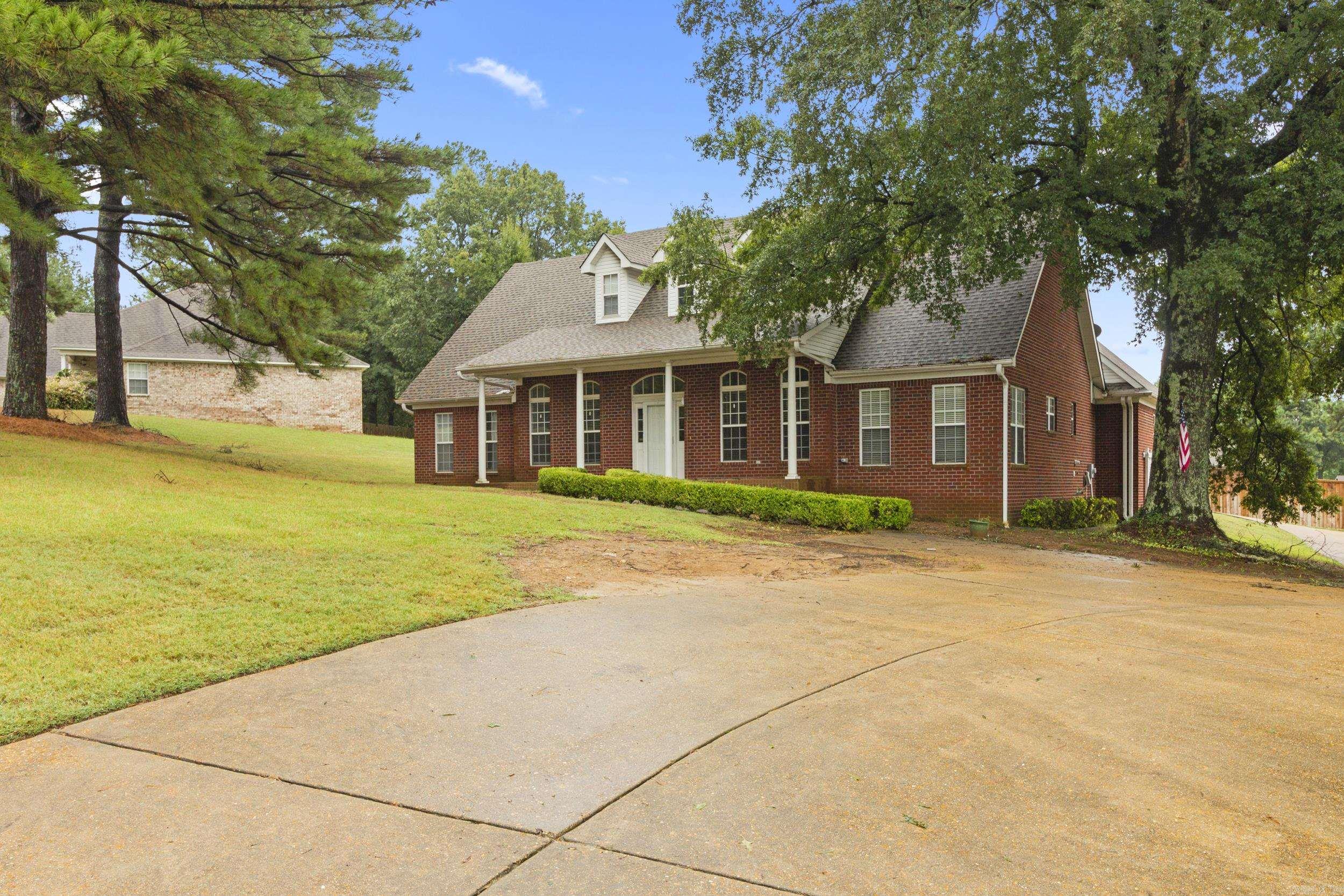1321 E Martin Drive Property Photo 2