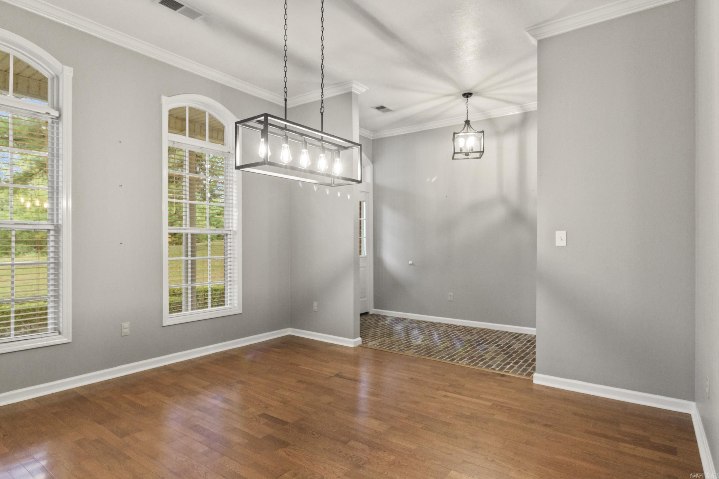 1321 E Martin Drive Property Photo 4