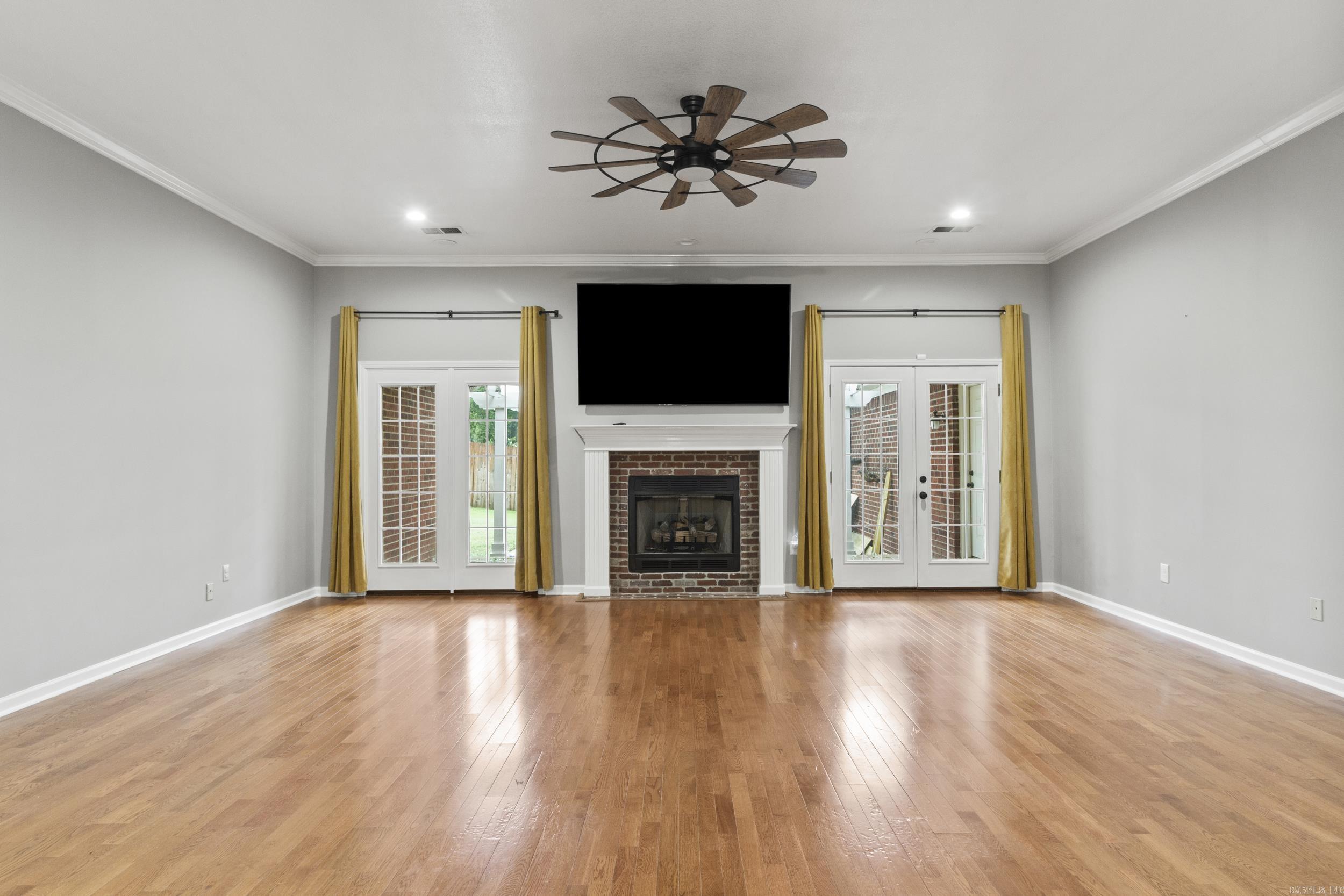 1321 E Martin Drive Property Photo 6