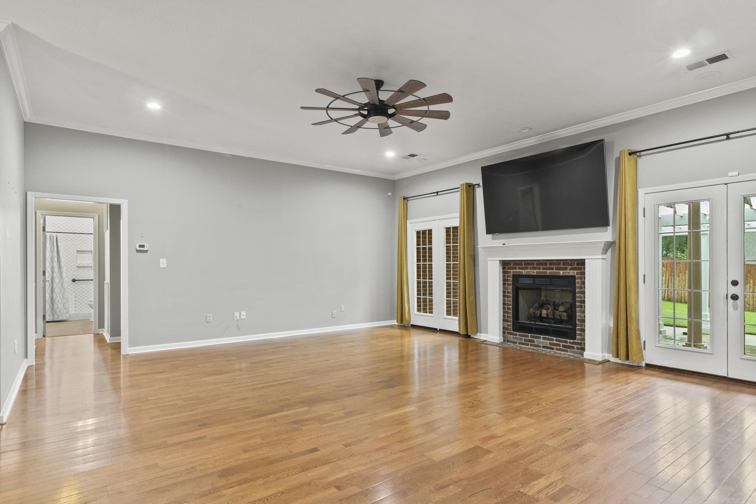 1321 E Martin Drive Property Photo 7