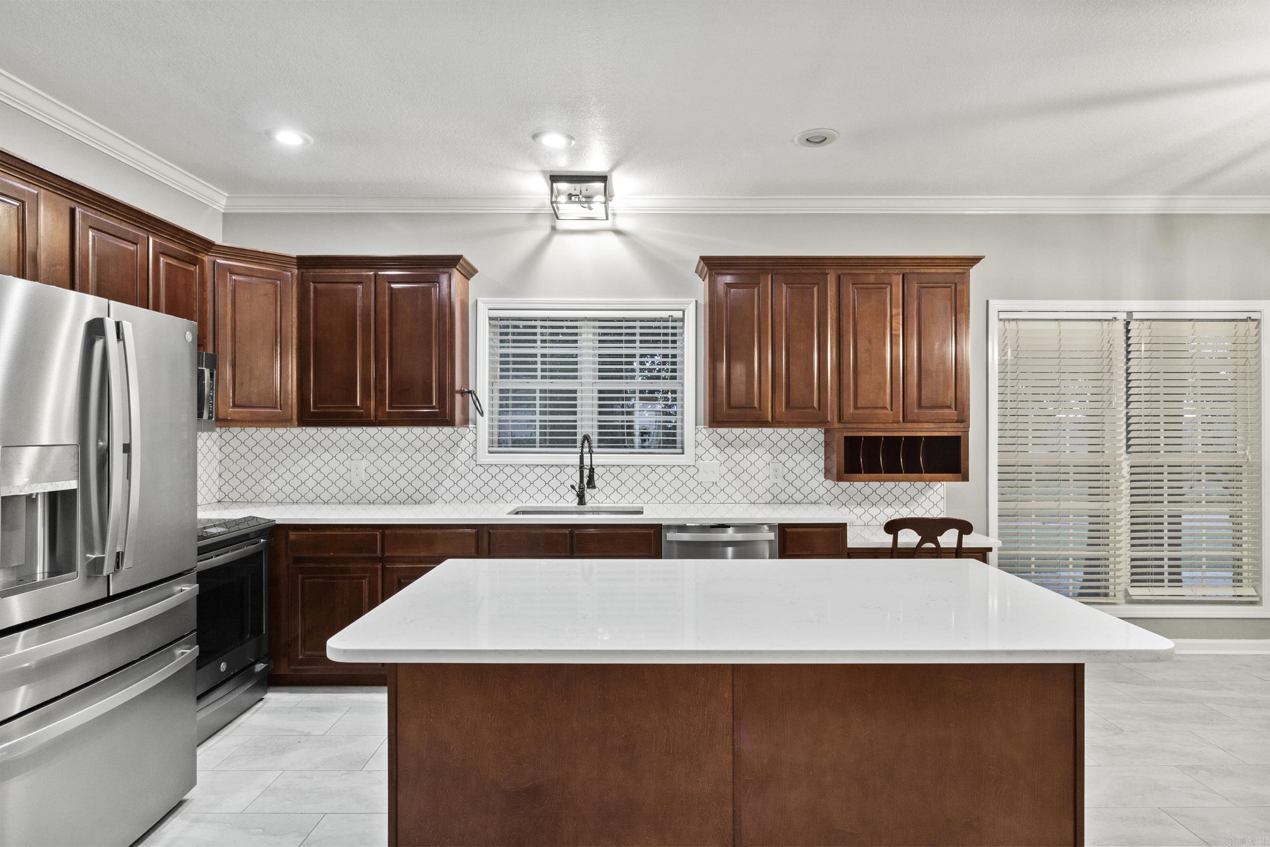 1321 E Martin Drive Property Photo 9