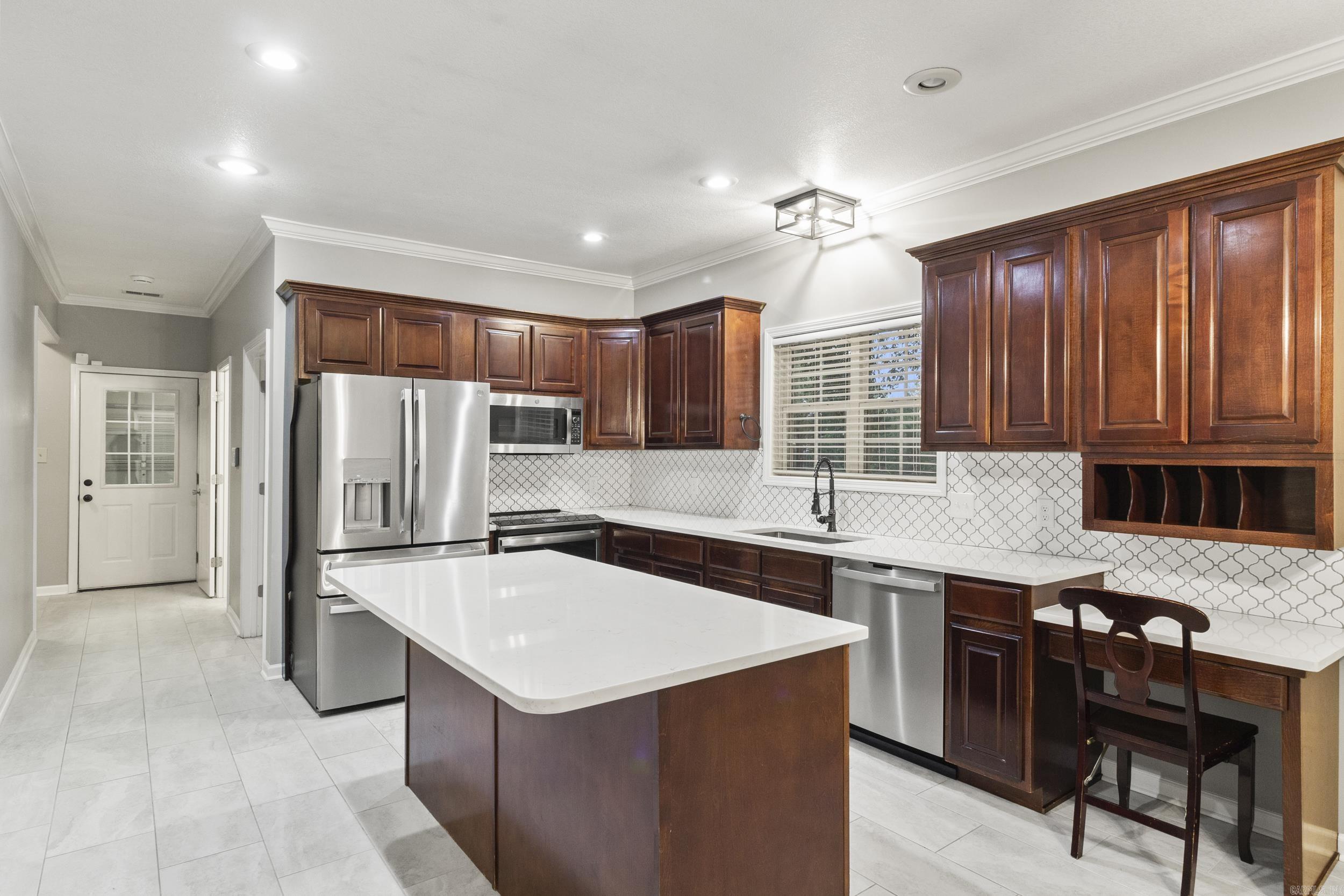 1321 E Martin Drive Property Photo 10