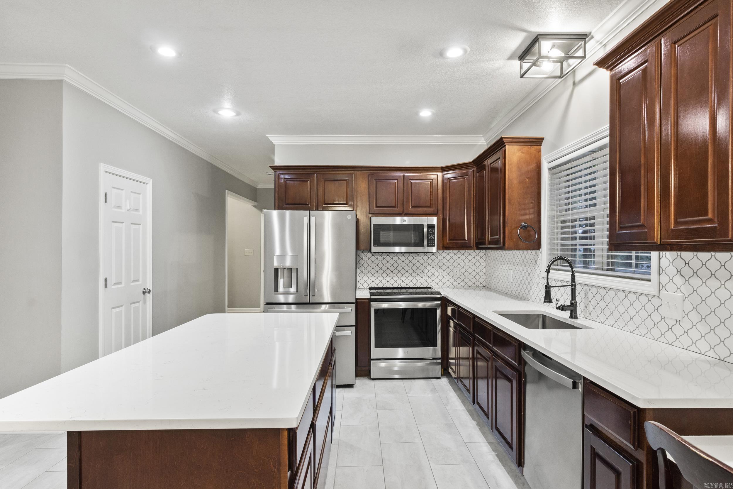 1321 E Martin Drive Property Photo 12