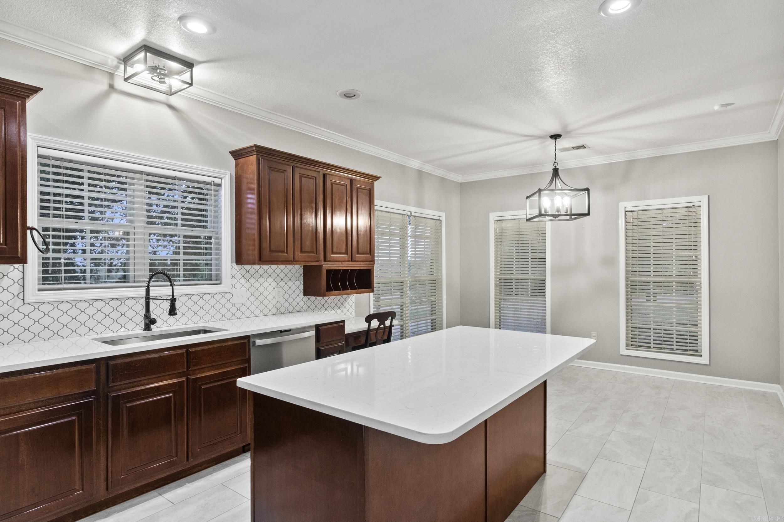 1321 E Martin Drive Property Photo 13