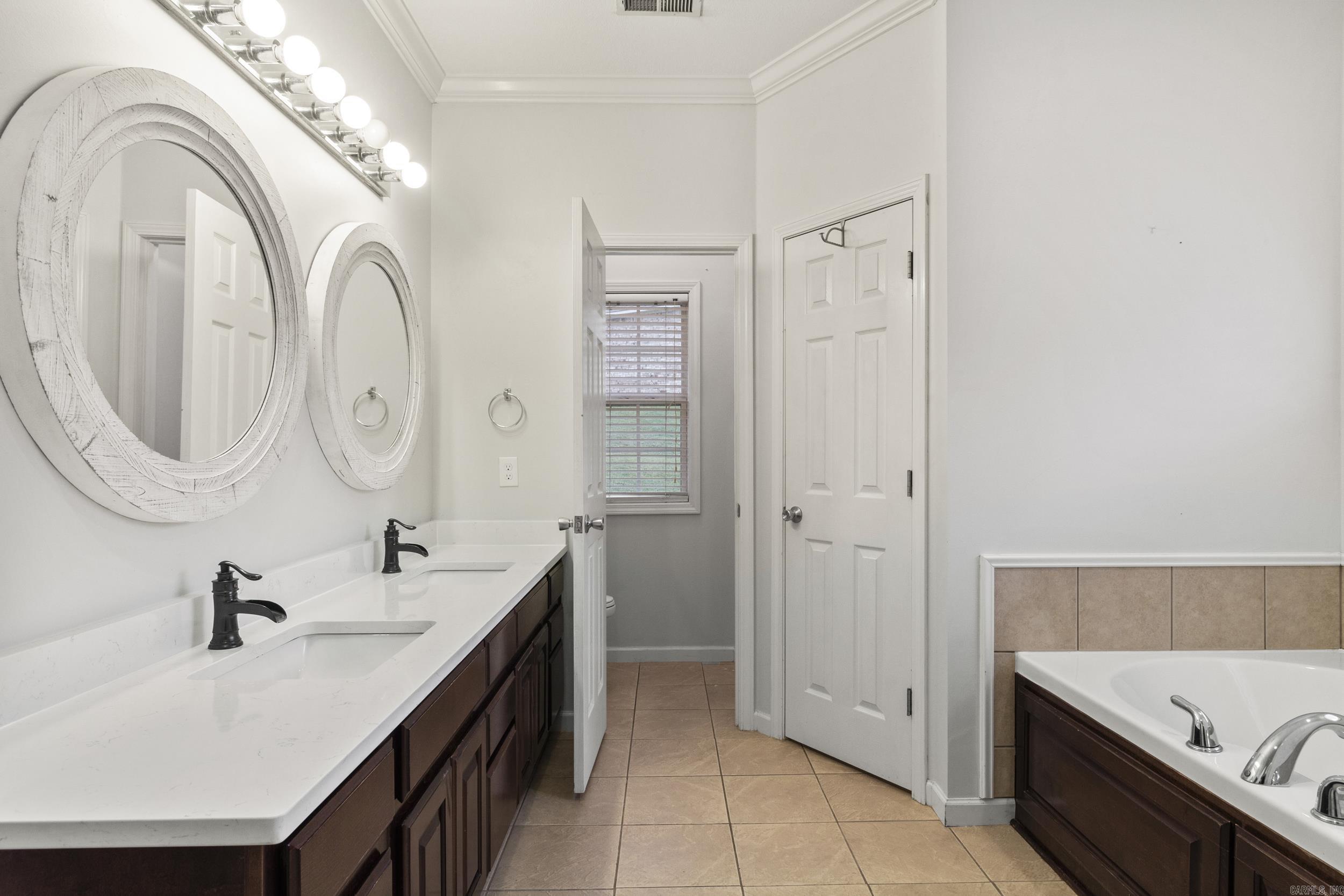 1321 E Martin Drive Property Photo 18
