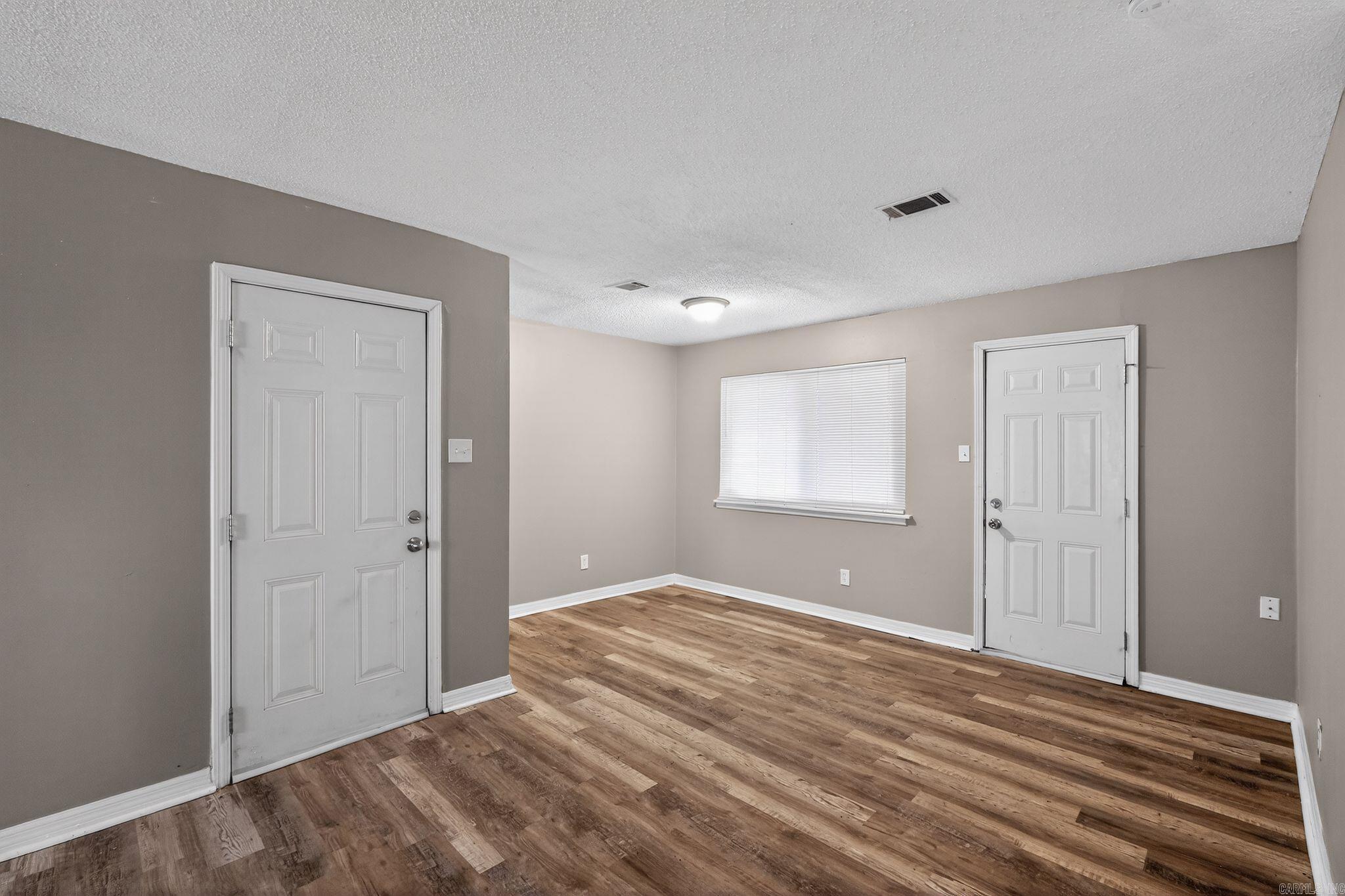 6 Wagon Circle Property Photo 3