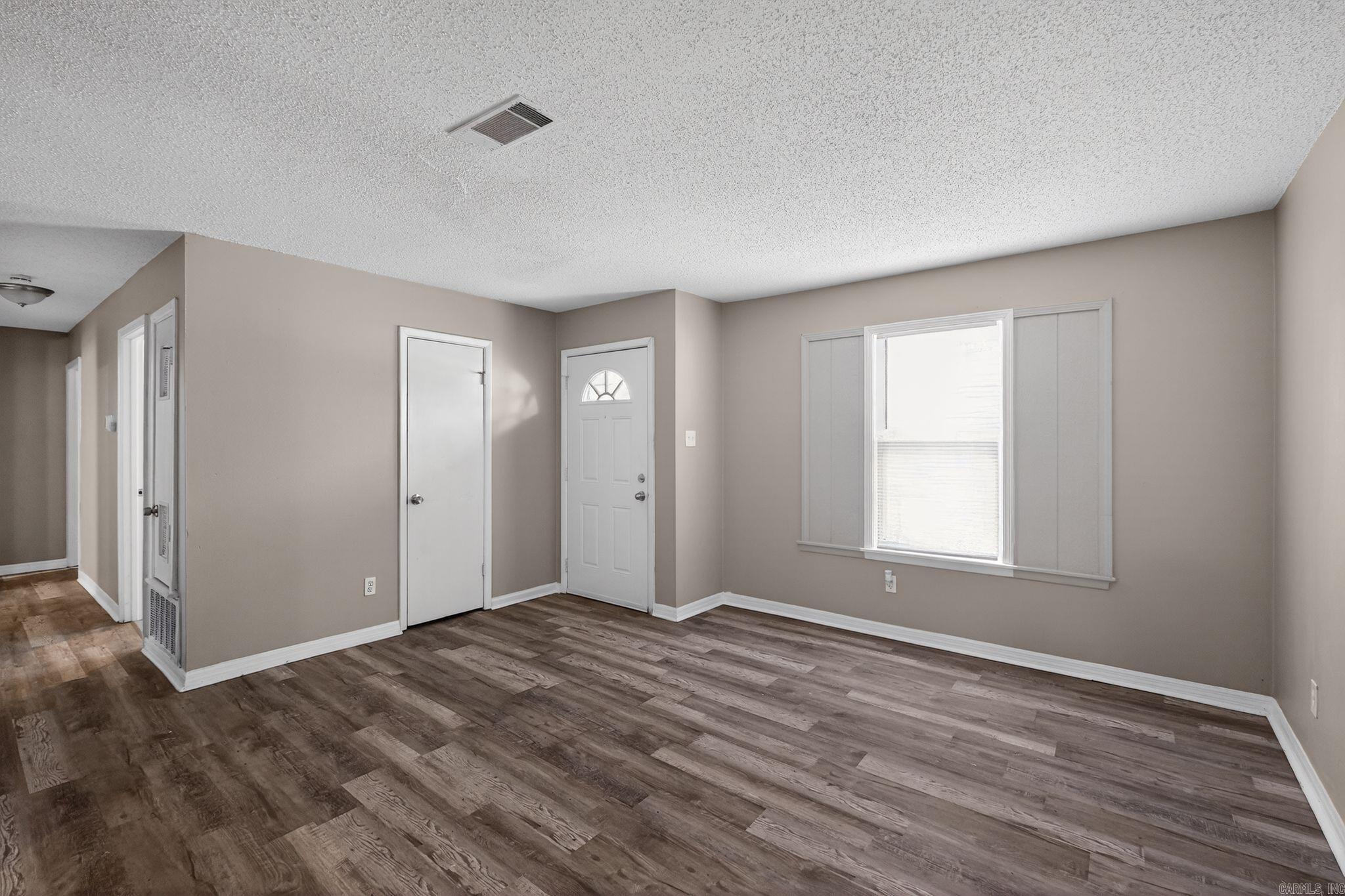 6 Wagon Circle Property Photo 5