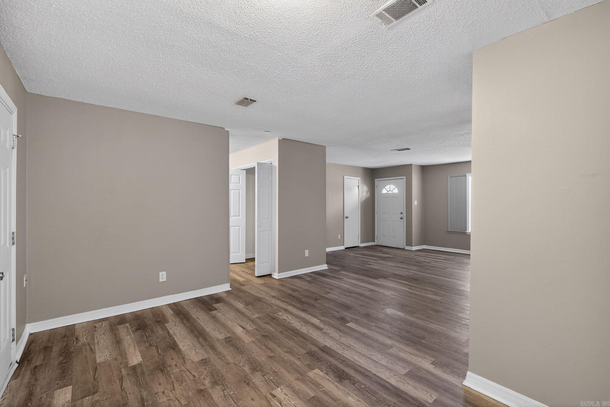 6 Wagon Circle Property Photo 6