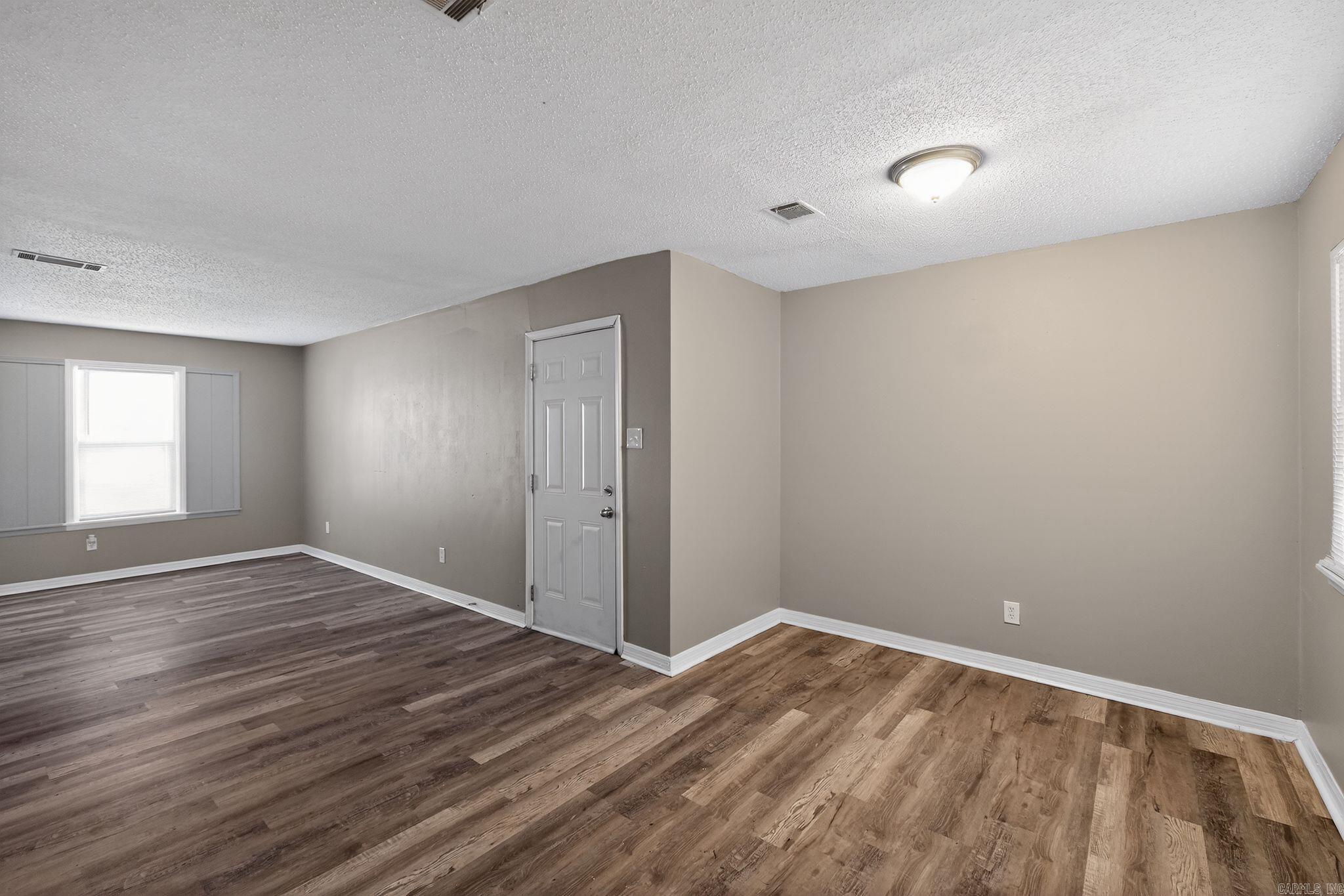 6 Wagon Circle Property Photo 7