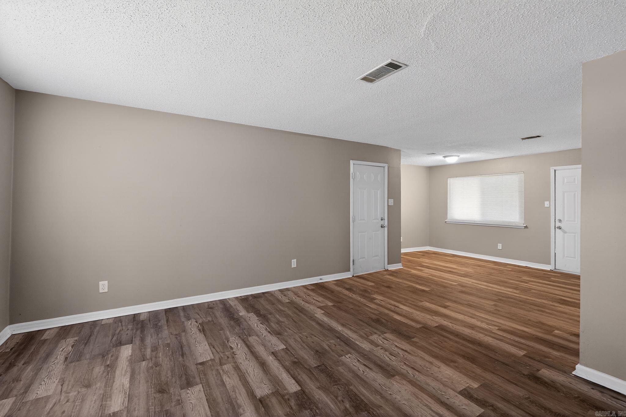 6 Wagon Circle Property Photo 8