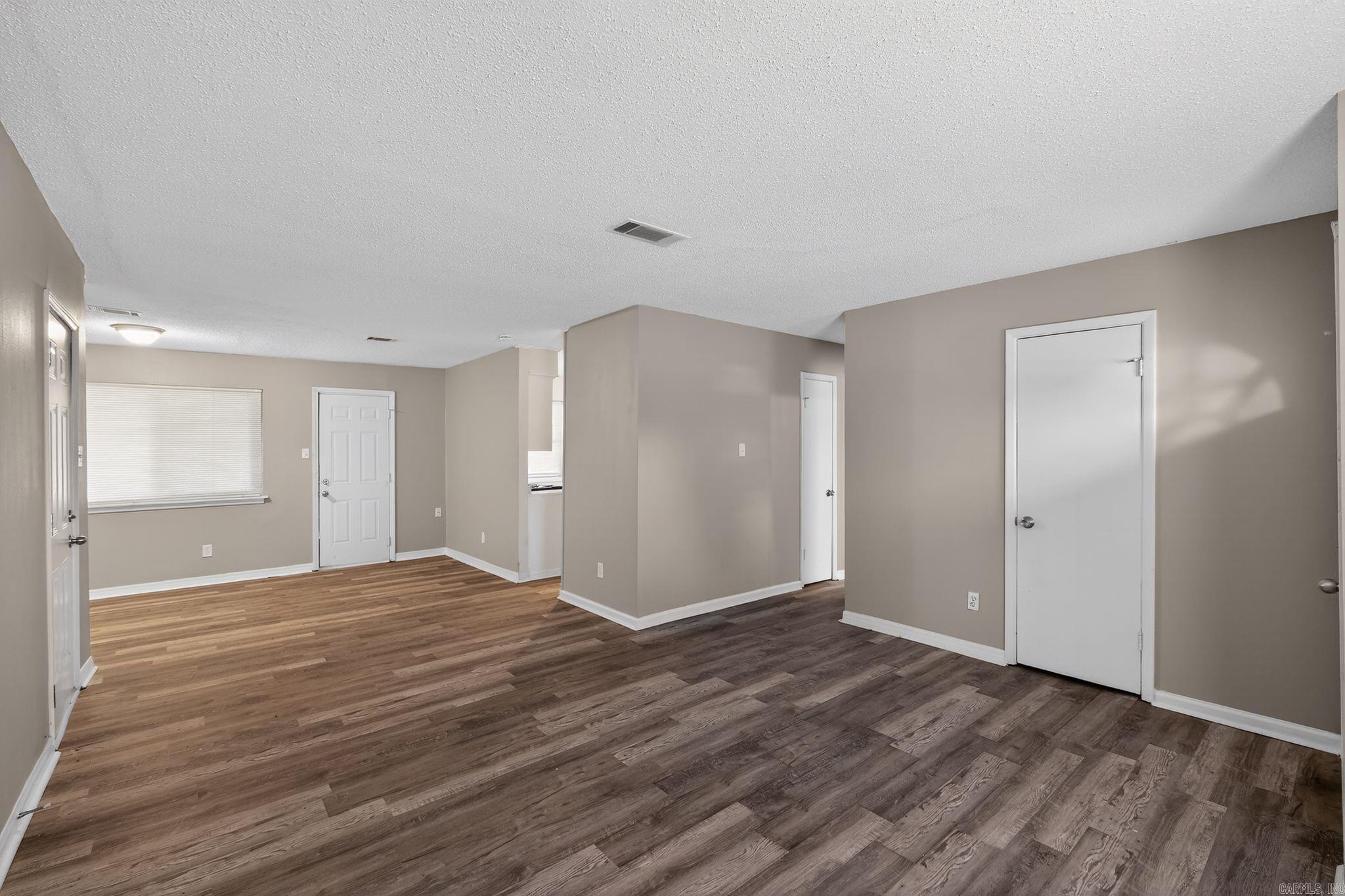 6 Wagon Circle Property Photo 9
