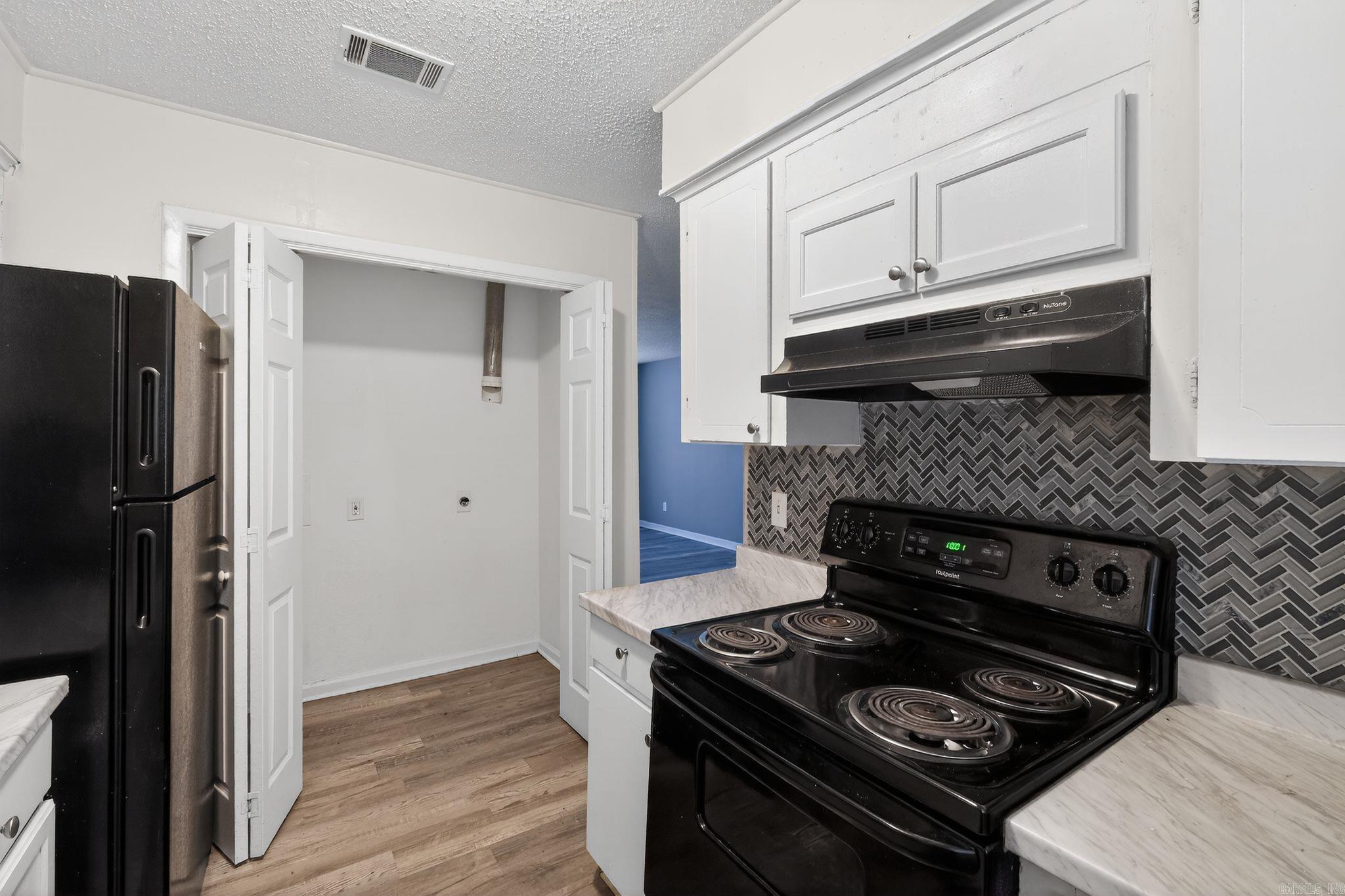 6 Wagon Circle Property Photo 14