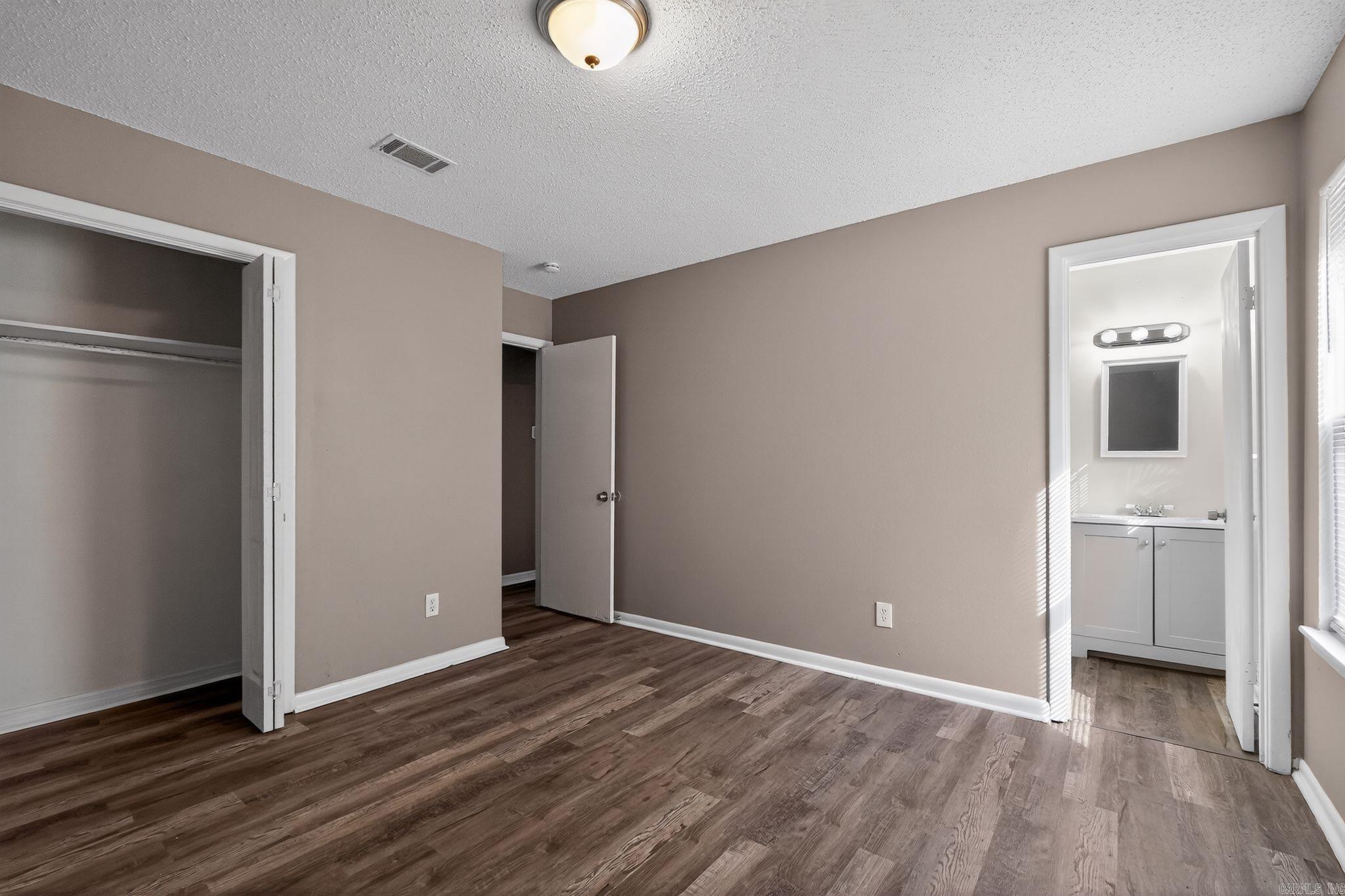 6 Wagon Circle Property Photo 17