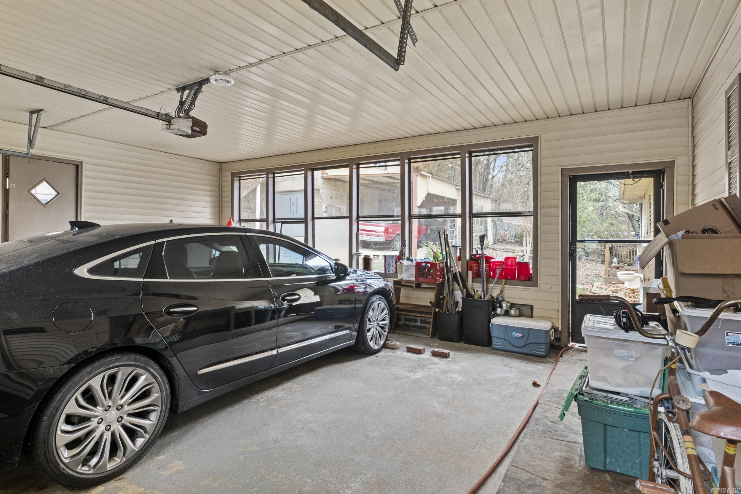 6808 Pryer Lane Property Photo 4
