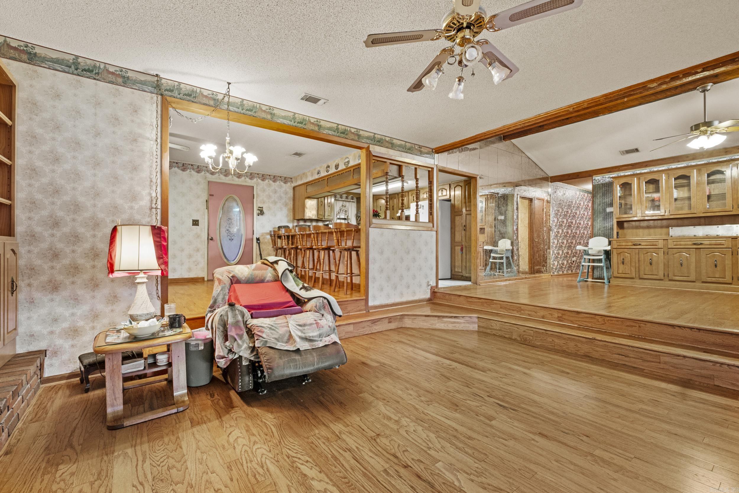 6808 Pryer Lane Property Photo 8
