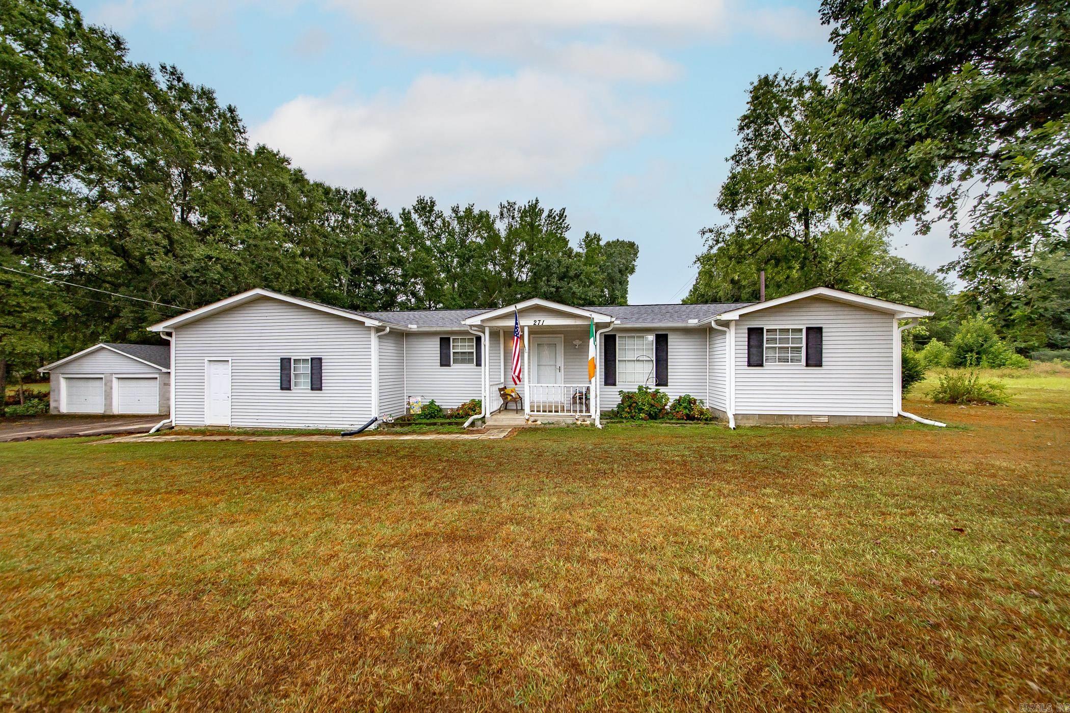271 Trailwood Drive Property Photo 1
